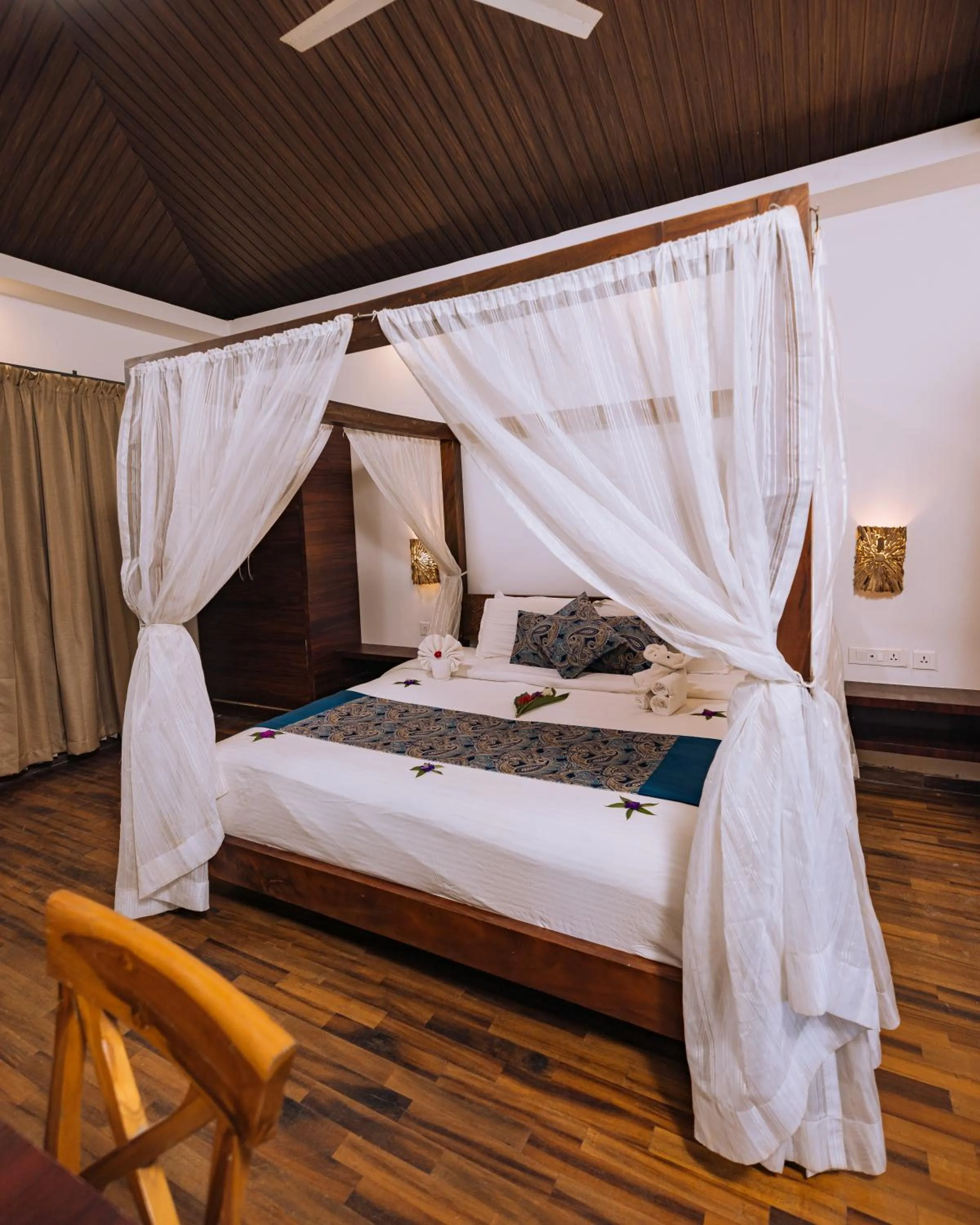 Bedroom, Bed in Elixir Woods Luxury Resort And Spa, Munnar