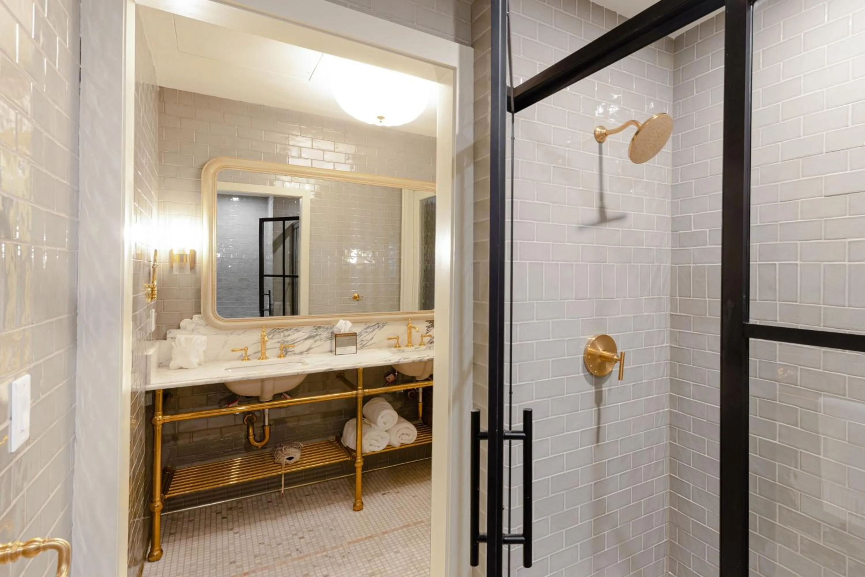 Bathroom in Hotel Cleo, Knoxville Downtown, a Tribute Portfolio Hotel