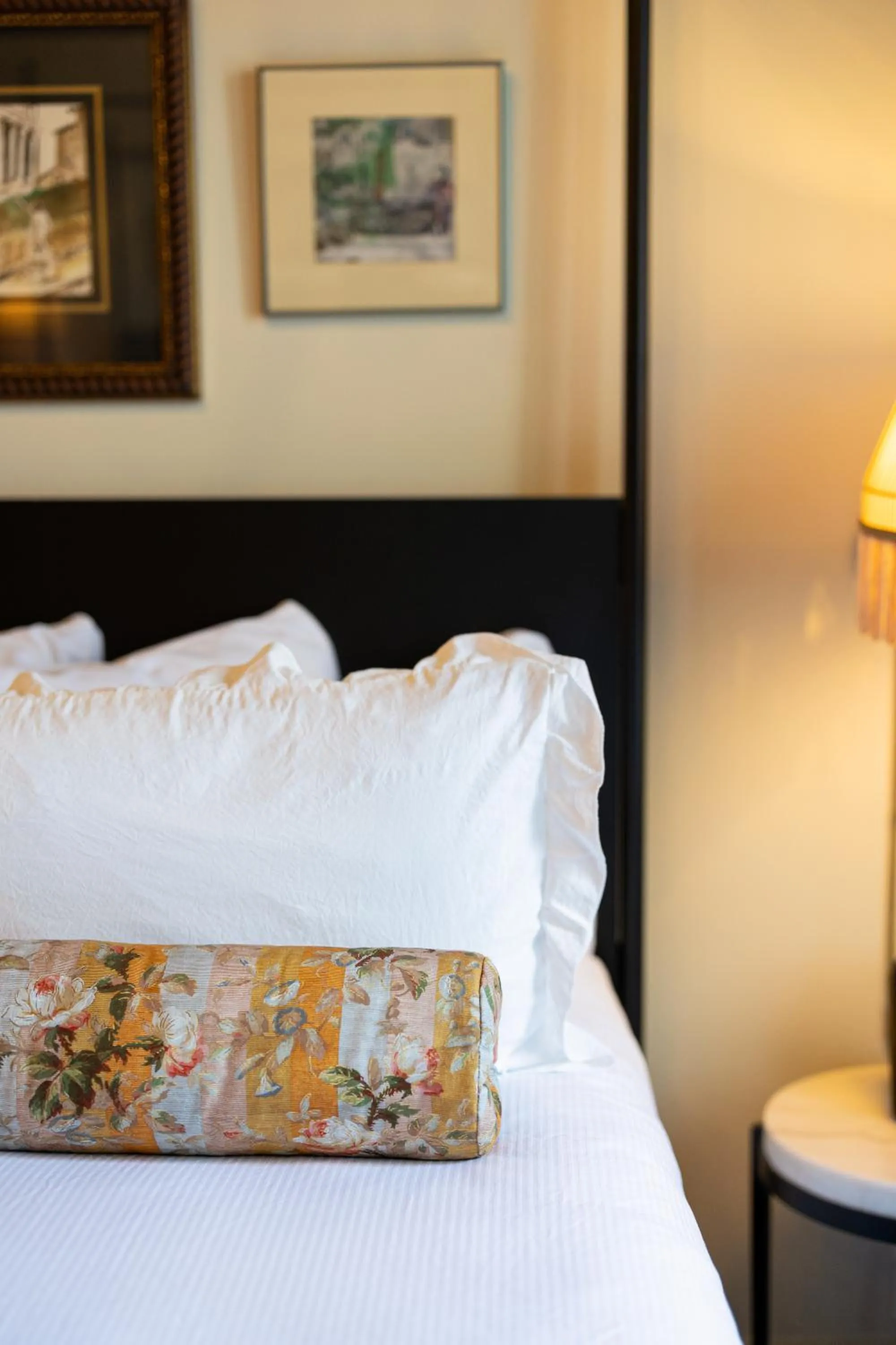 Bed in Hotel Cleo, Knoxville Downtown, a Tribute Portfolio Hotel