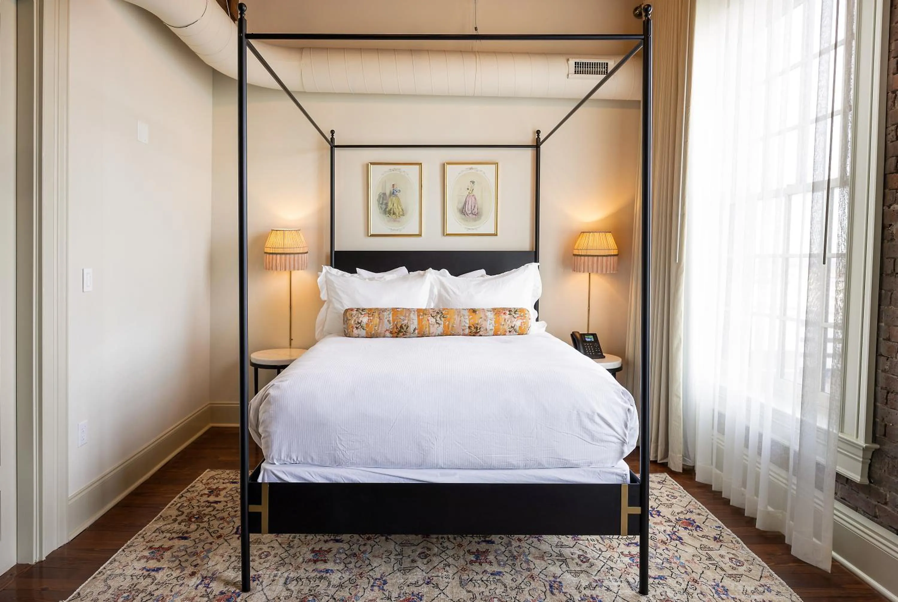 Bed in Hotel Cleo, Knoxville Downtown, a Tribute Portfolio Hotel