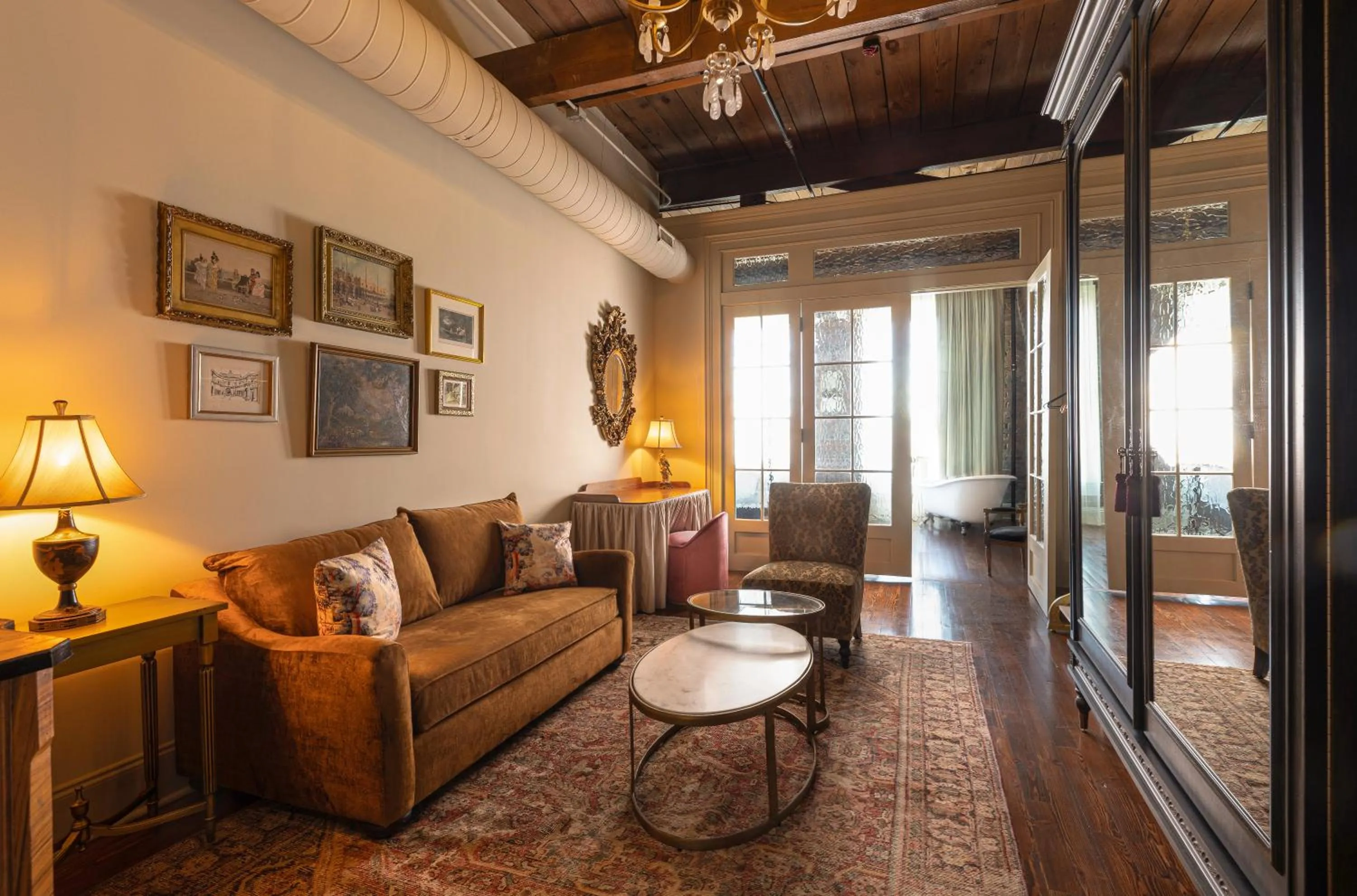 Hotel Cleo, Knoxville Downtown, a Tribute Portfolio Hotel