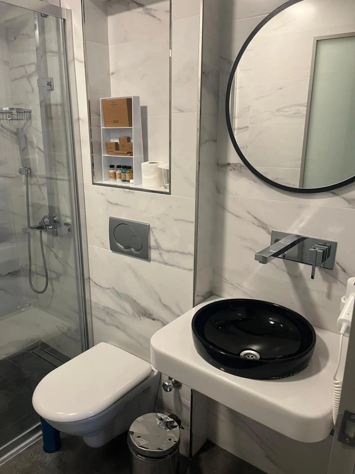 Shower in Joyway Hotels Istanbul Sultanahmet