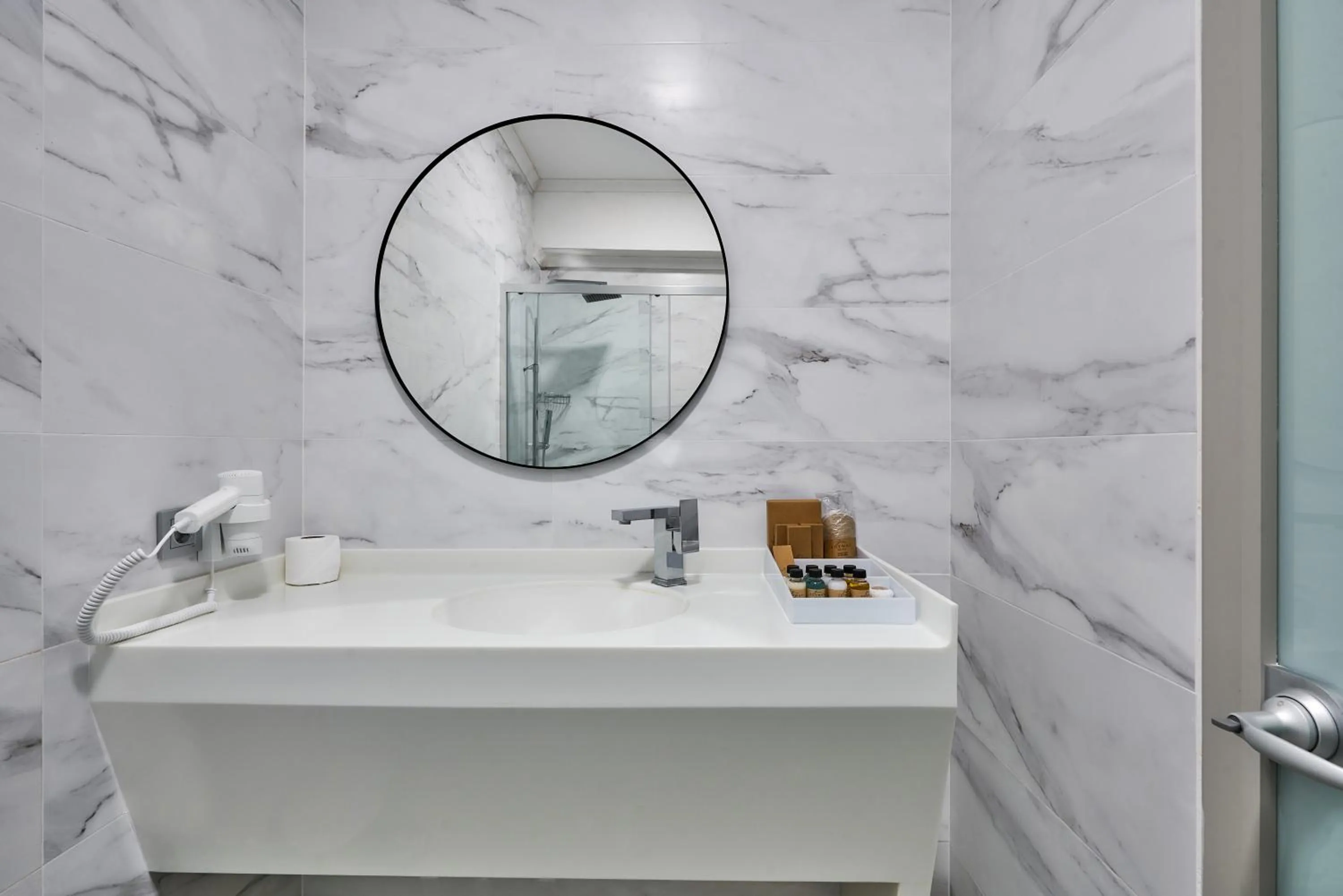 Shower in Joyway Hotels Istanbul Sultanahmet