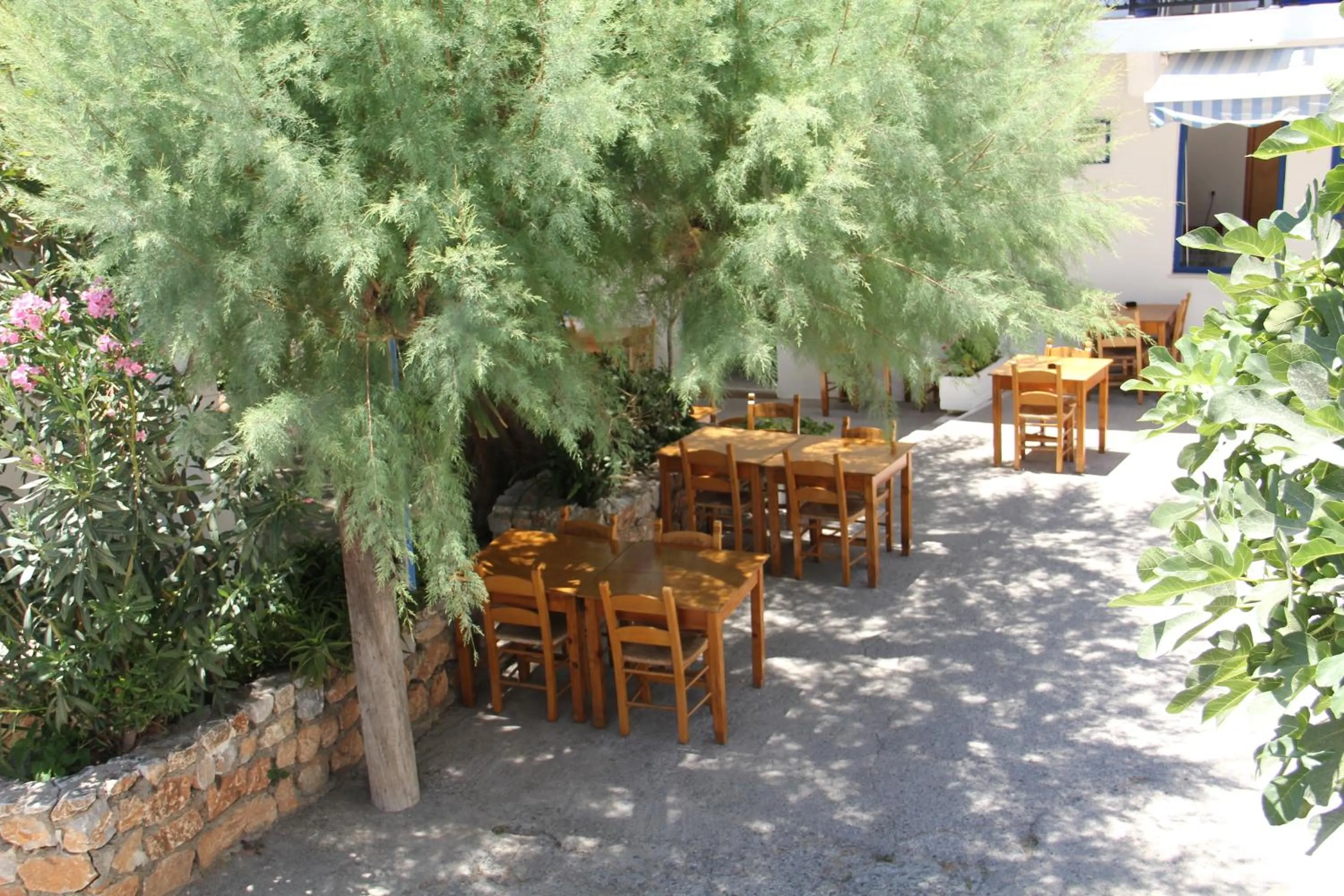 Restaurant/places to eat in Hotel Stavris