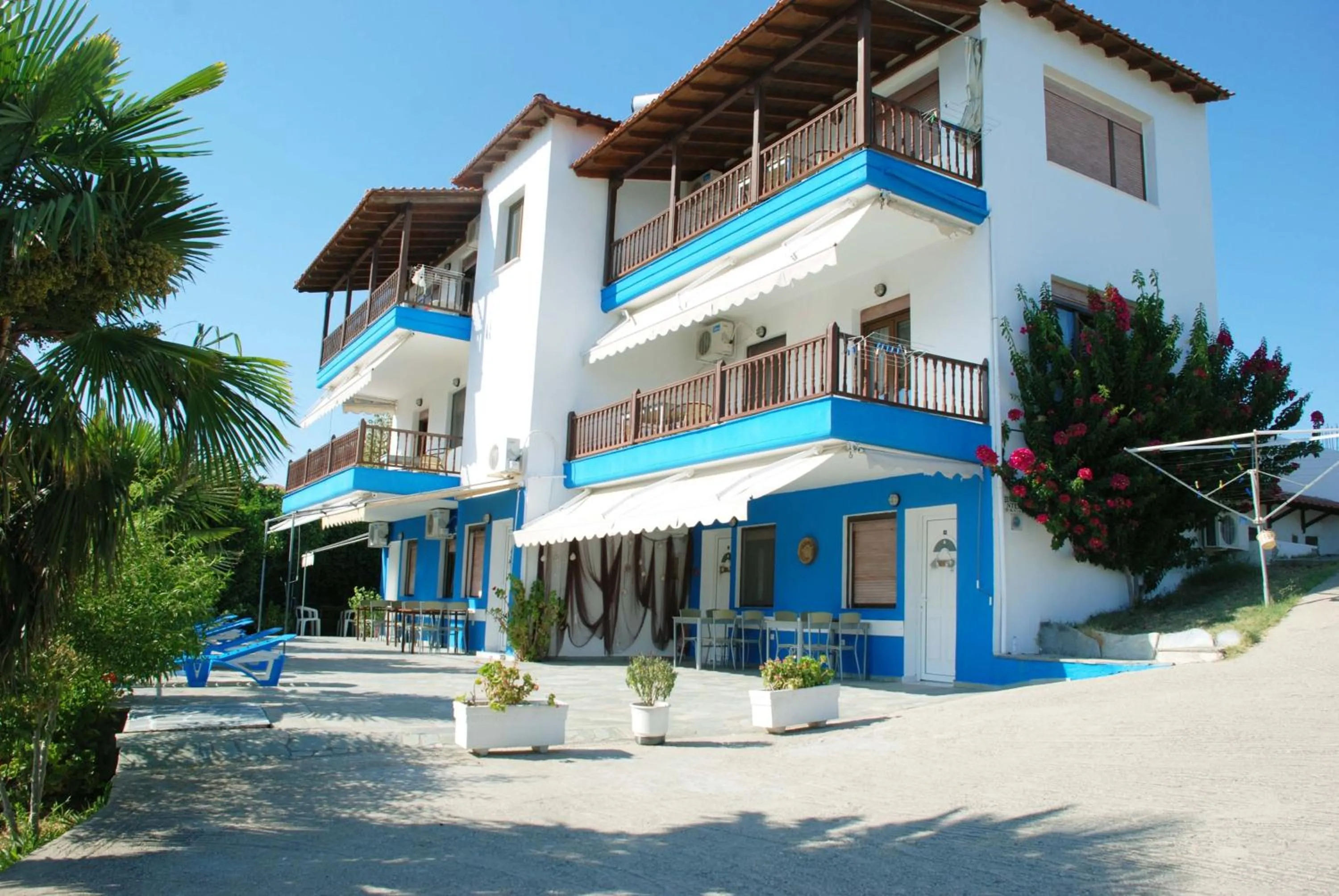 Facade/entrance in Demi Studios