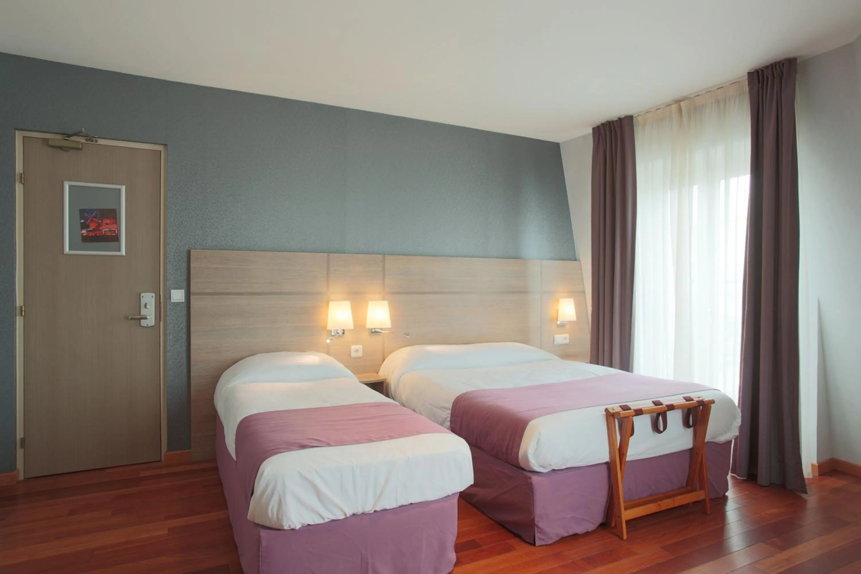 Bedroom, Bed in Grand Hotel du Loiret