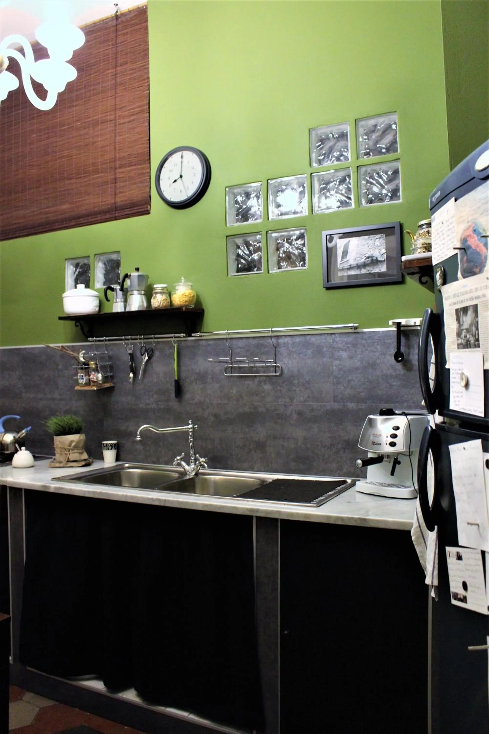 Kitchen or kitchenette in La Via delle Biciclette
