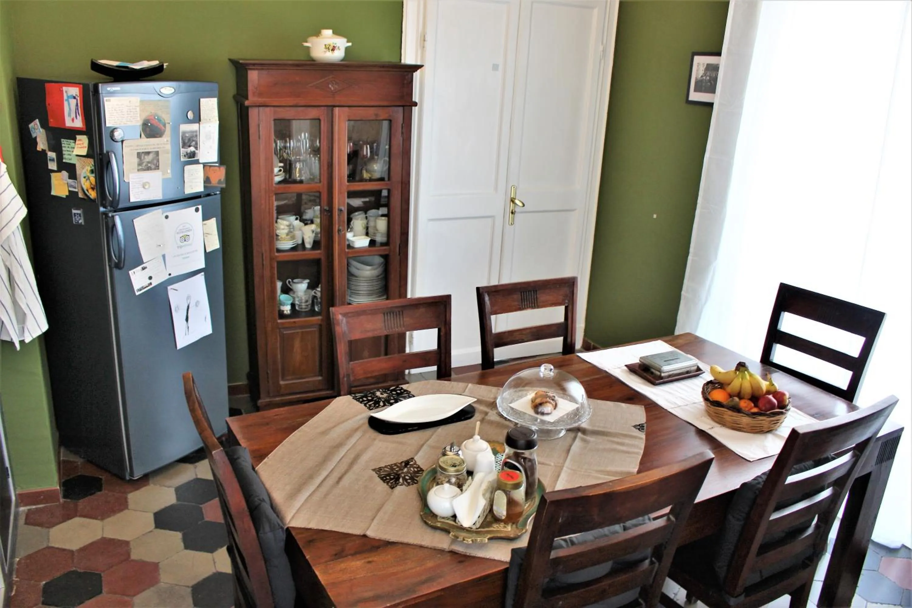 Communal kitchen in La Via delle Biciclette