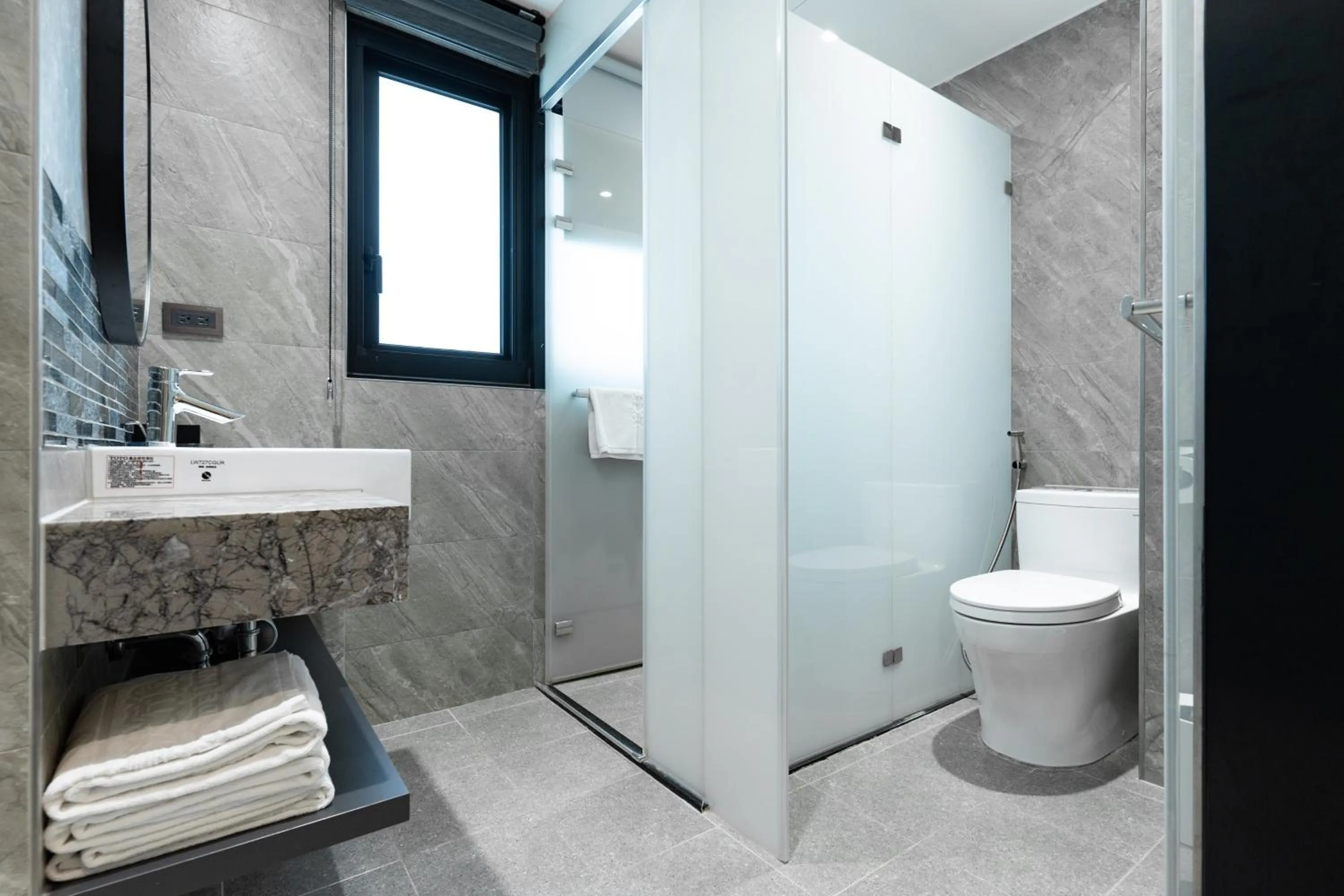 Shower in Joie de Inn