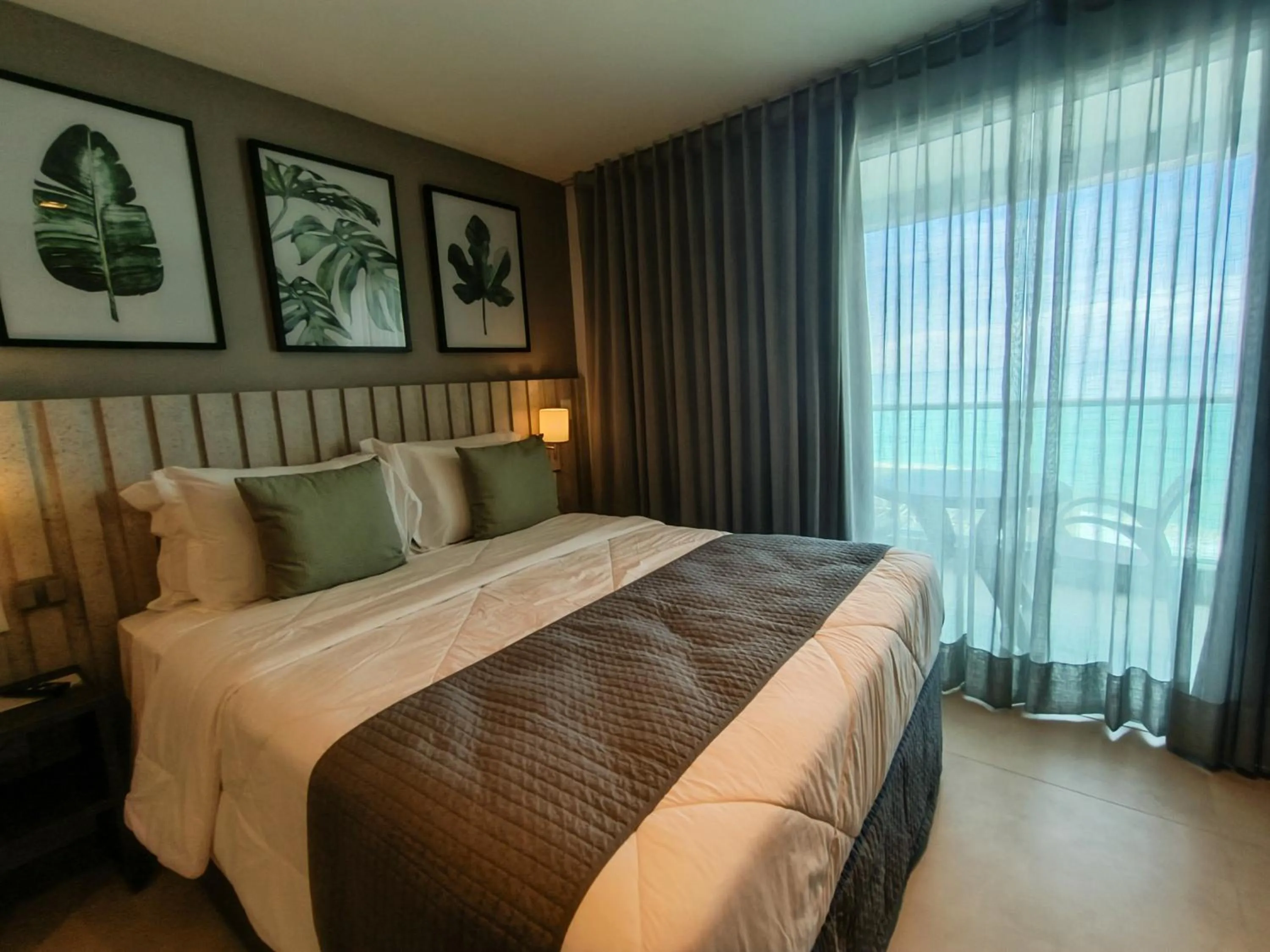 Photo of the whole room, Bed in RN Studio Premium