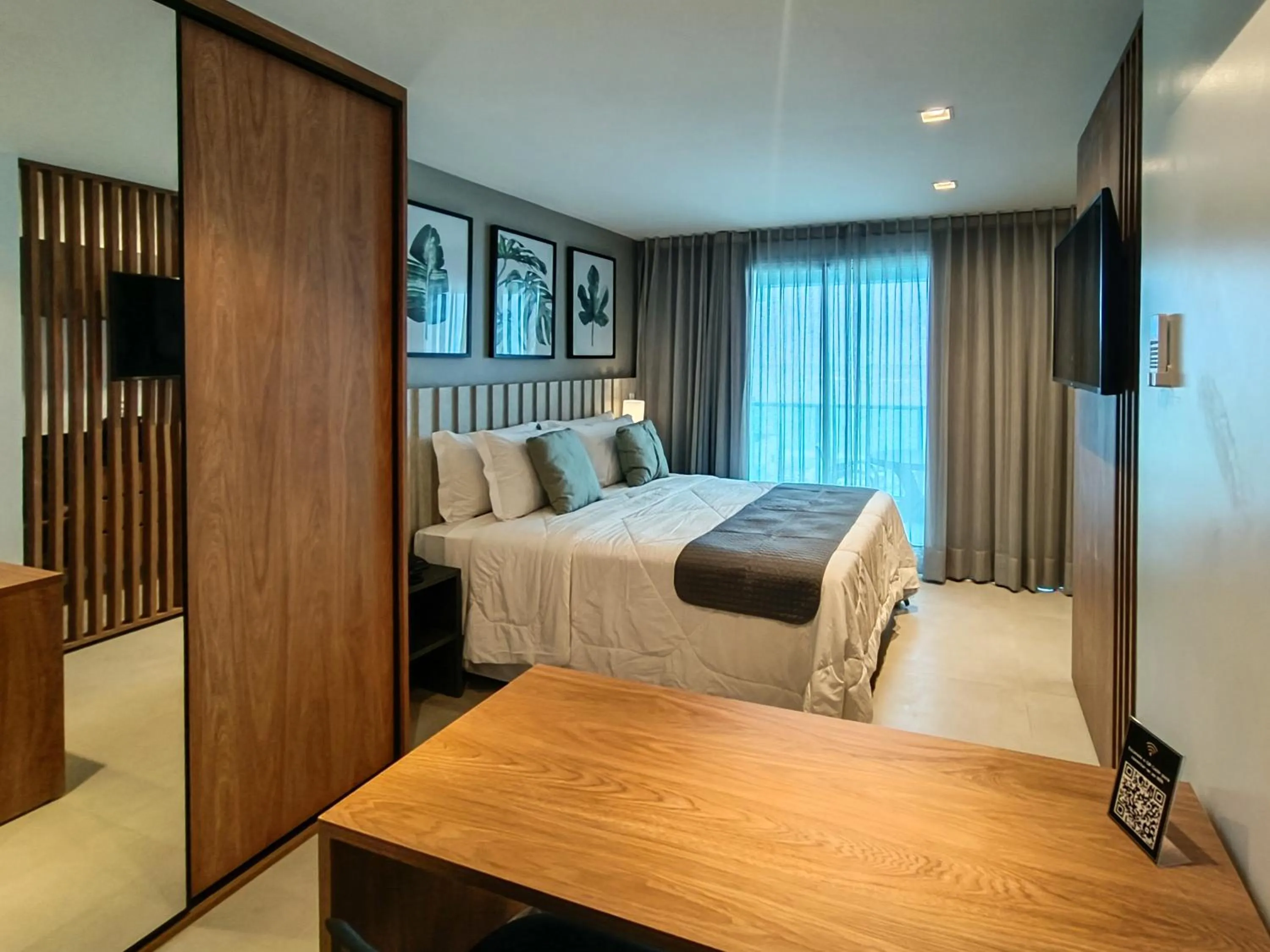 Photo of the whole room, Bed in RN Studio Premium