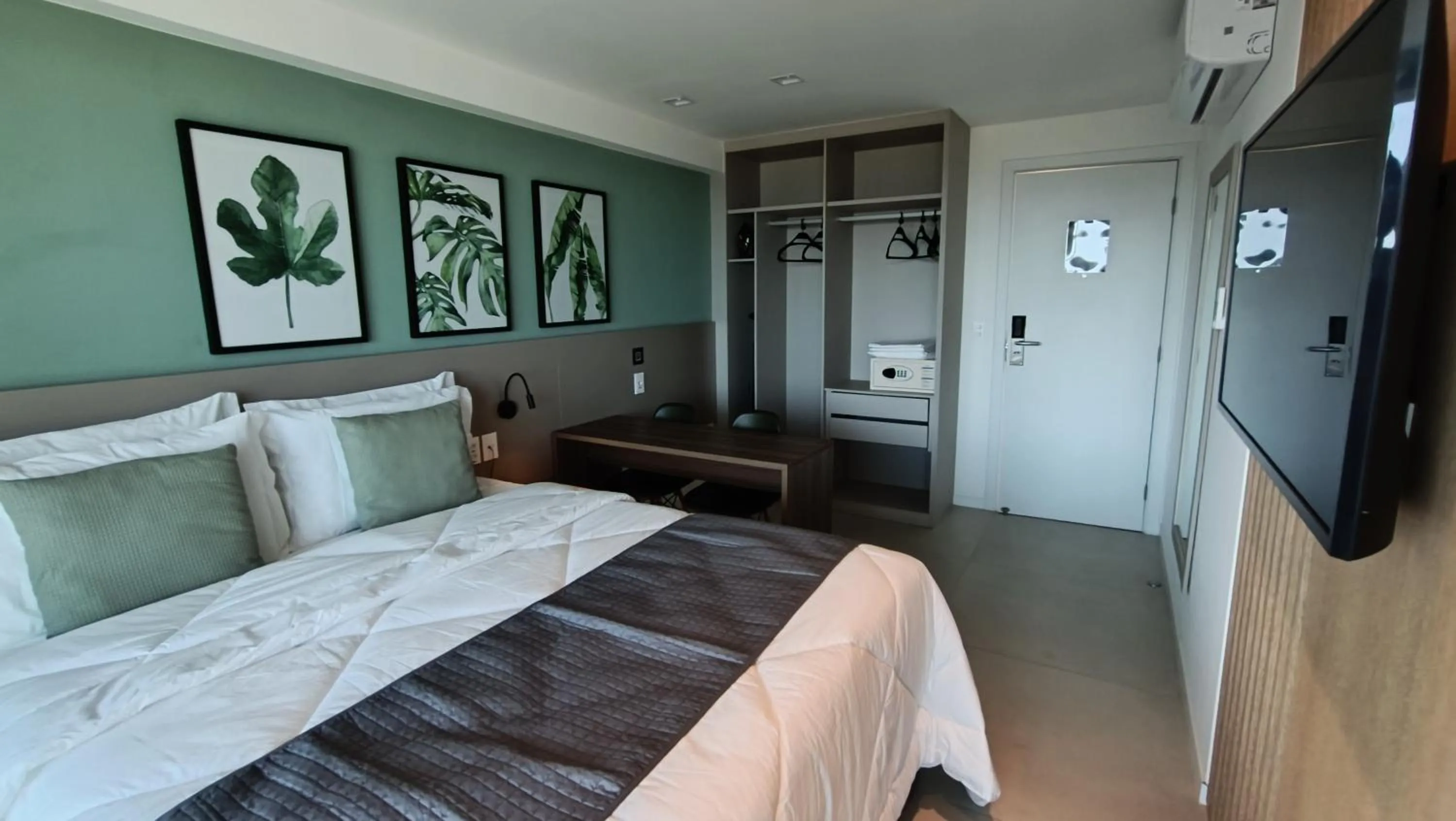 Bedroom, Bed in RN Studio Premium