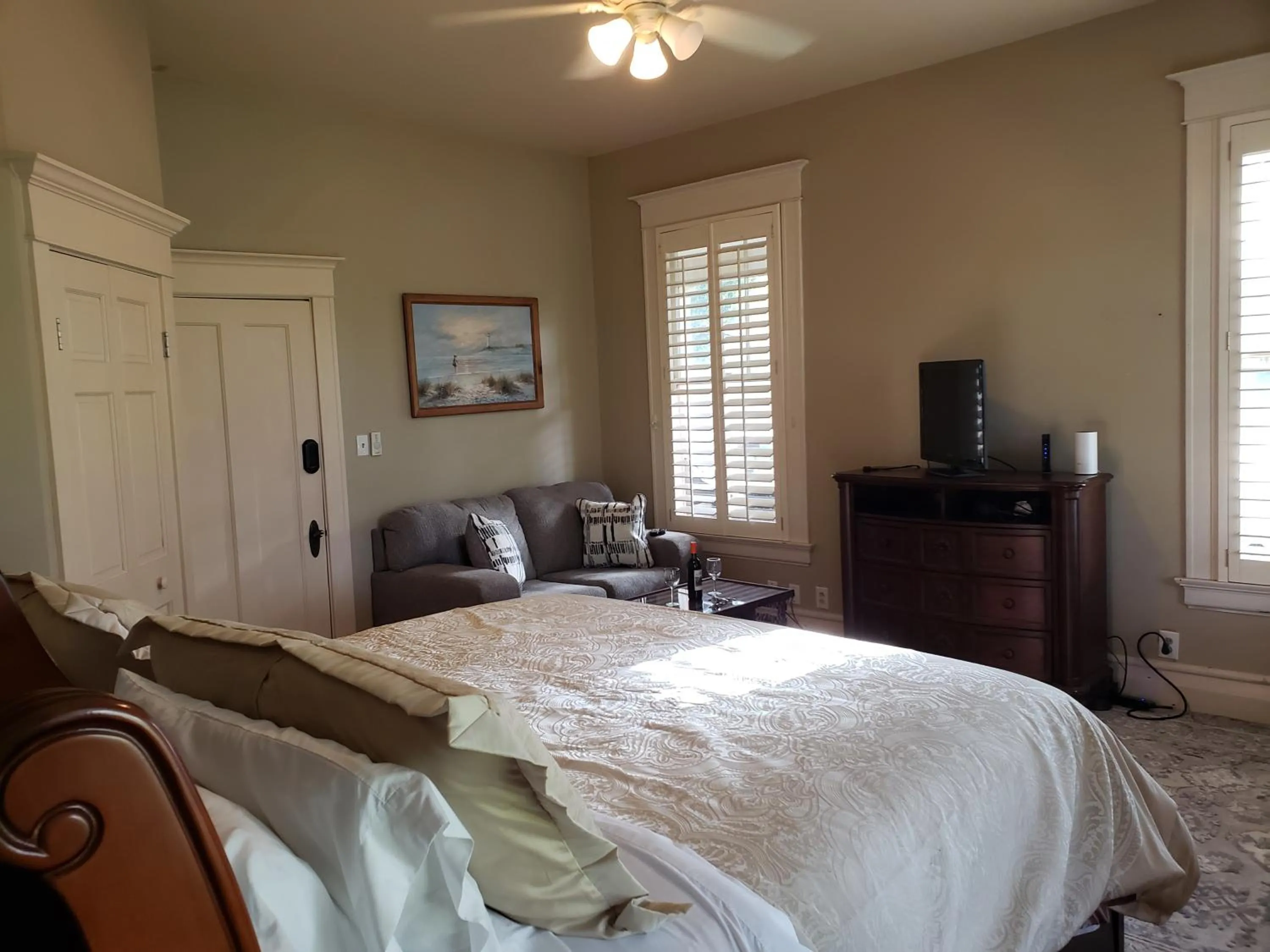 Bed in Iron Horse Inn