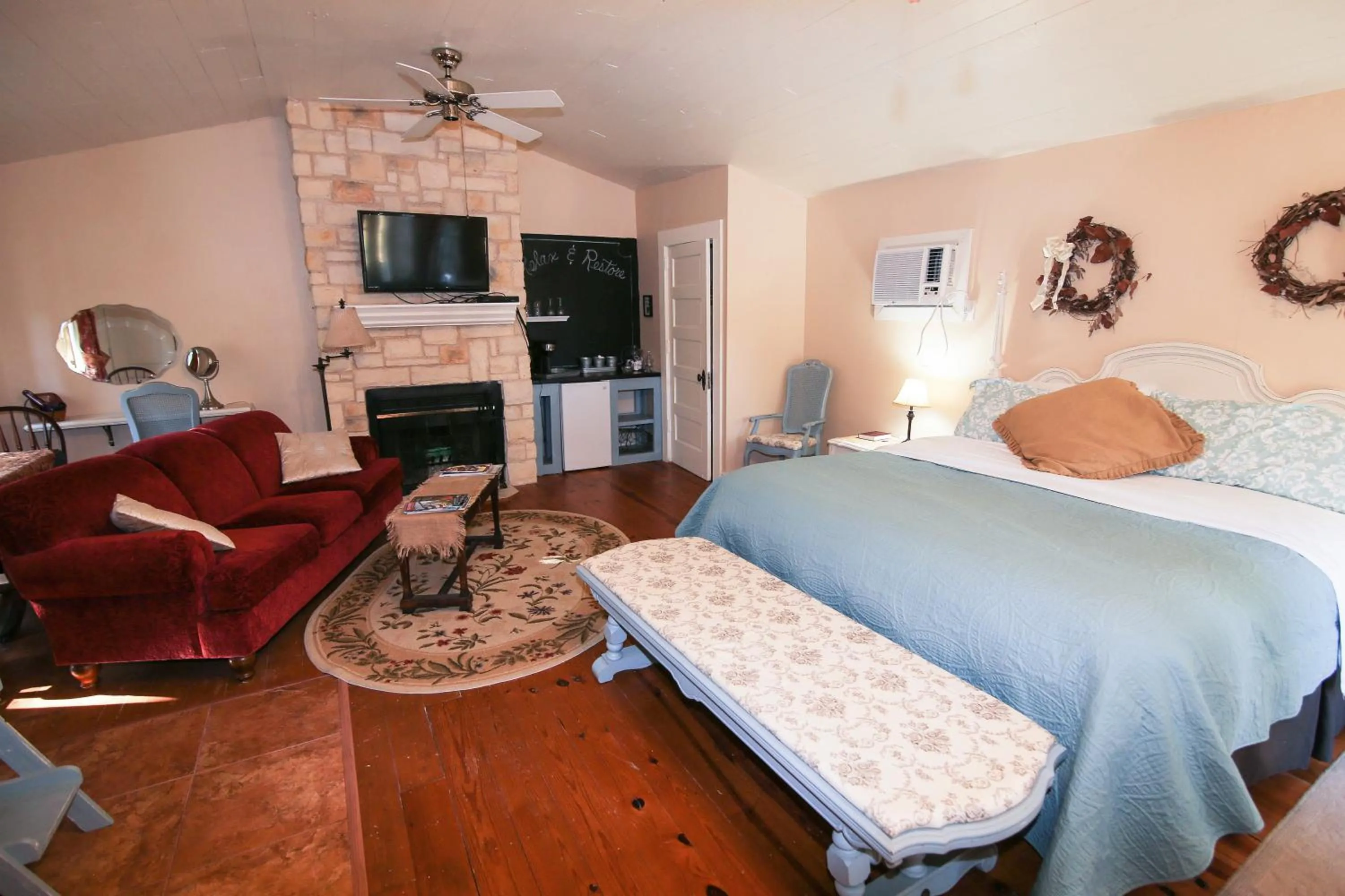 Bed in Iron Horse Inn