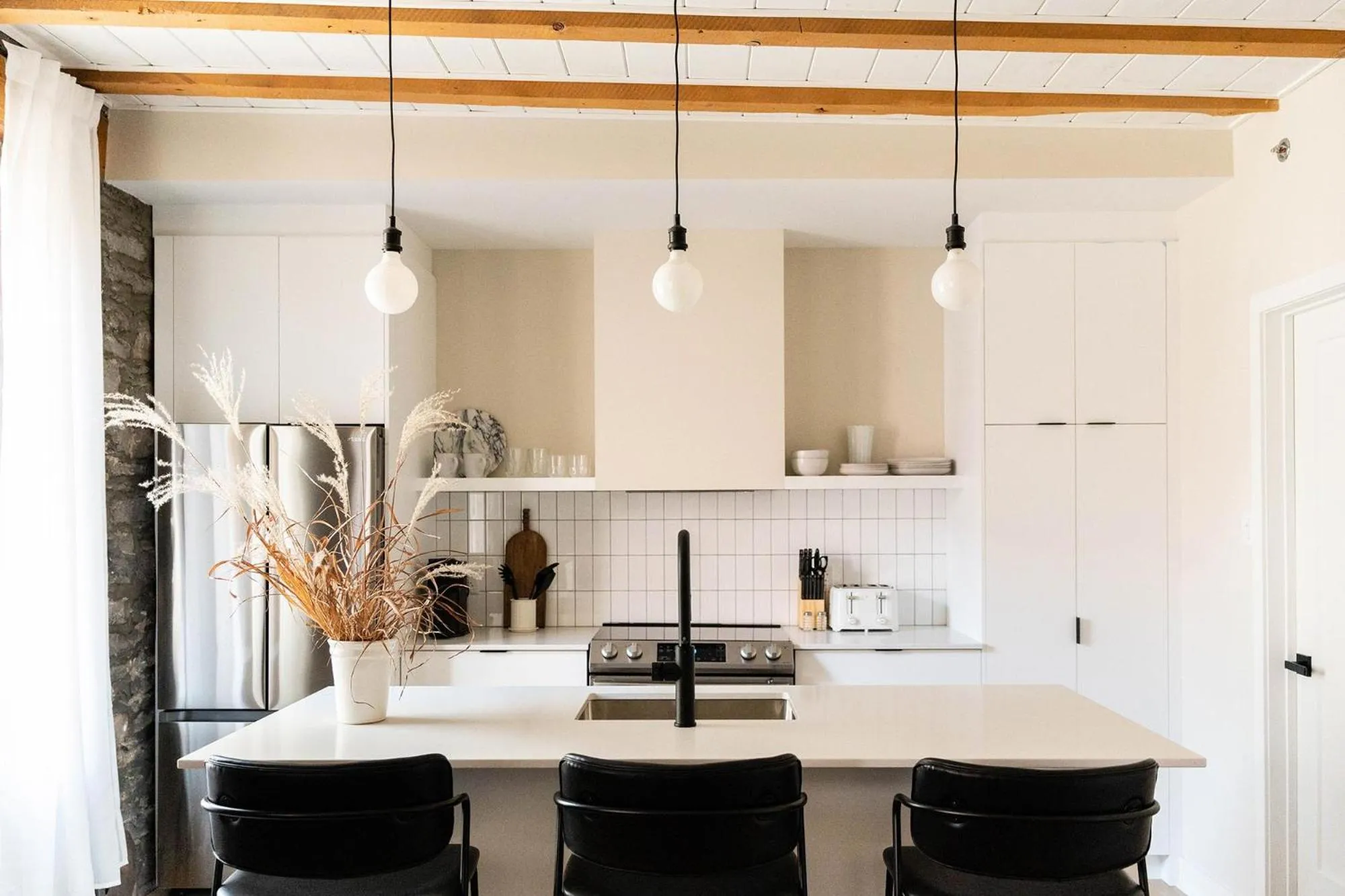 Kitchen or kitchenette in Maison Place Royale by Luxury In Transit