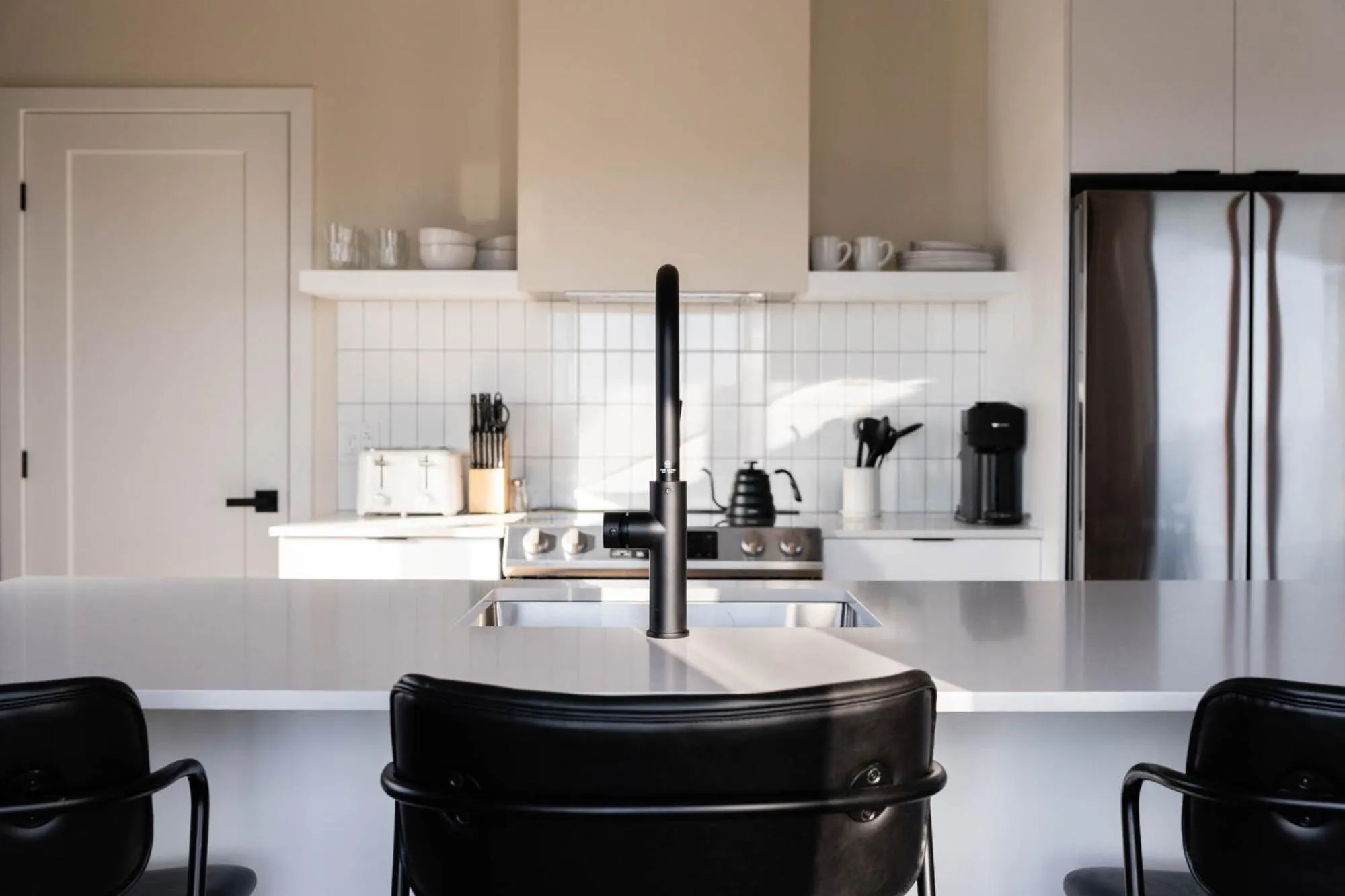 Coffee/tea facilities in Maison Place Royale by Luxury In Transit