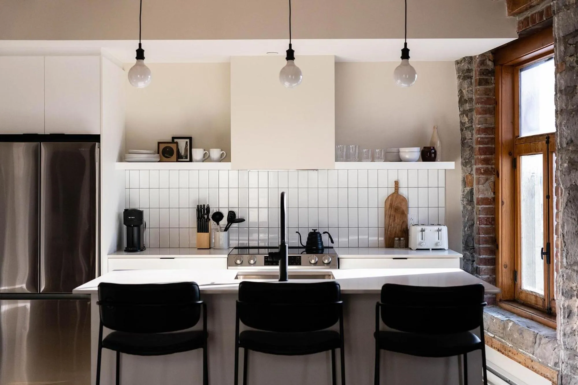 Coffee/tea facilities in Maison Place Royale by Luxury In Transit