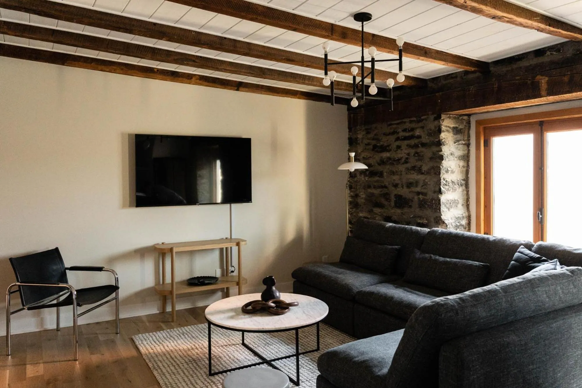 TV and multimedia in Maison Place Royale by Luxury In Transit