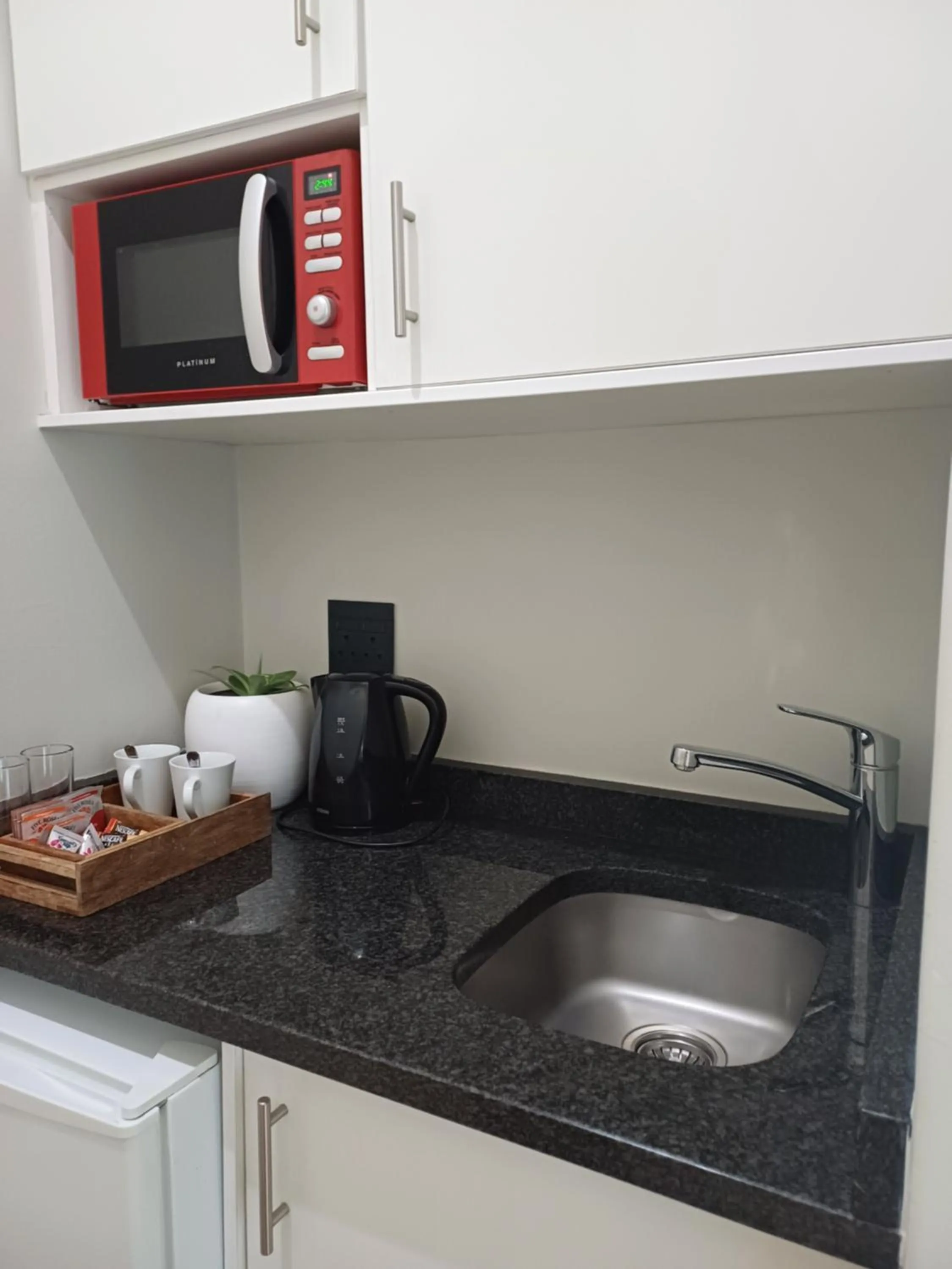 Kitchen or kitchenette in Loddey`s Guest House - by Beach Collection