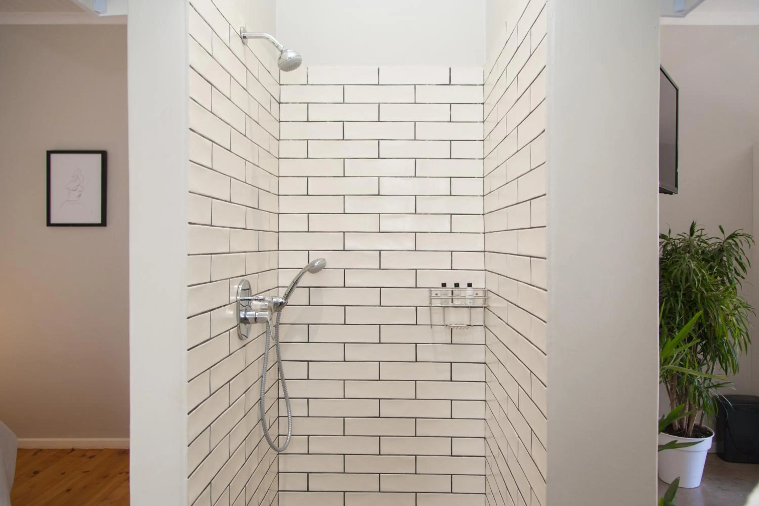 Loddey`s Guest House - by Beach Collection