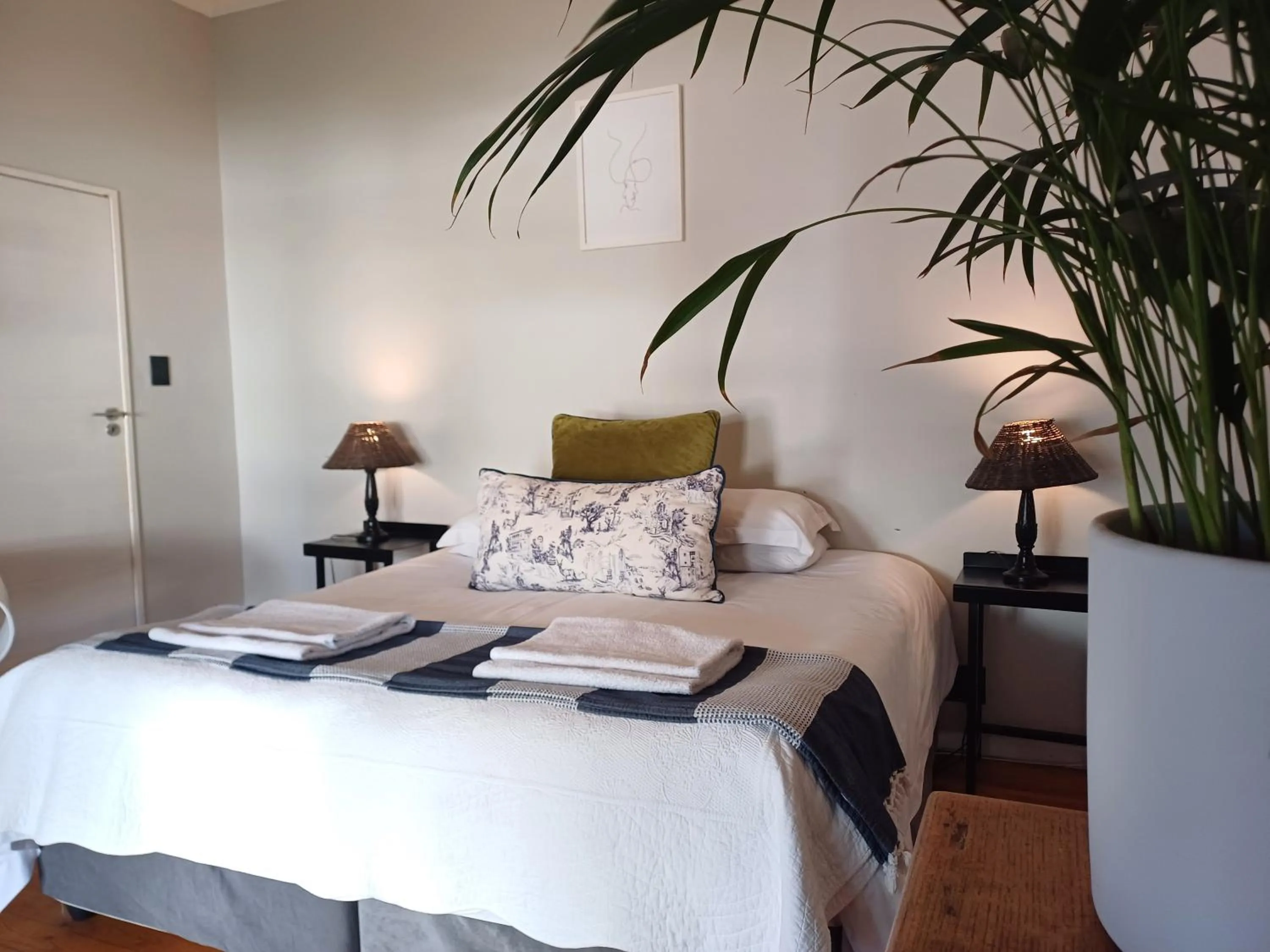 Bed in Loddey`s Guest House - by Beach Collection