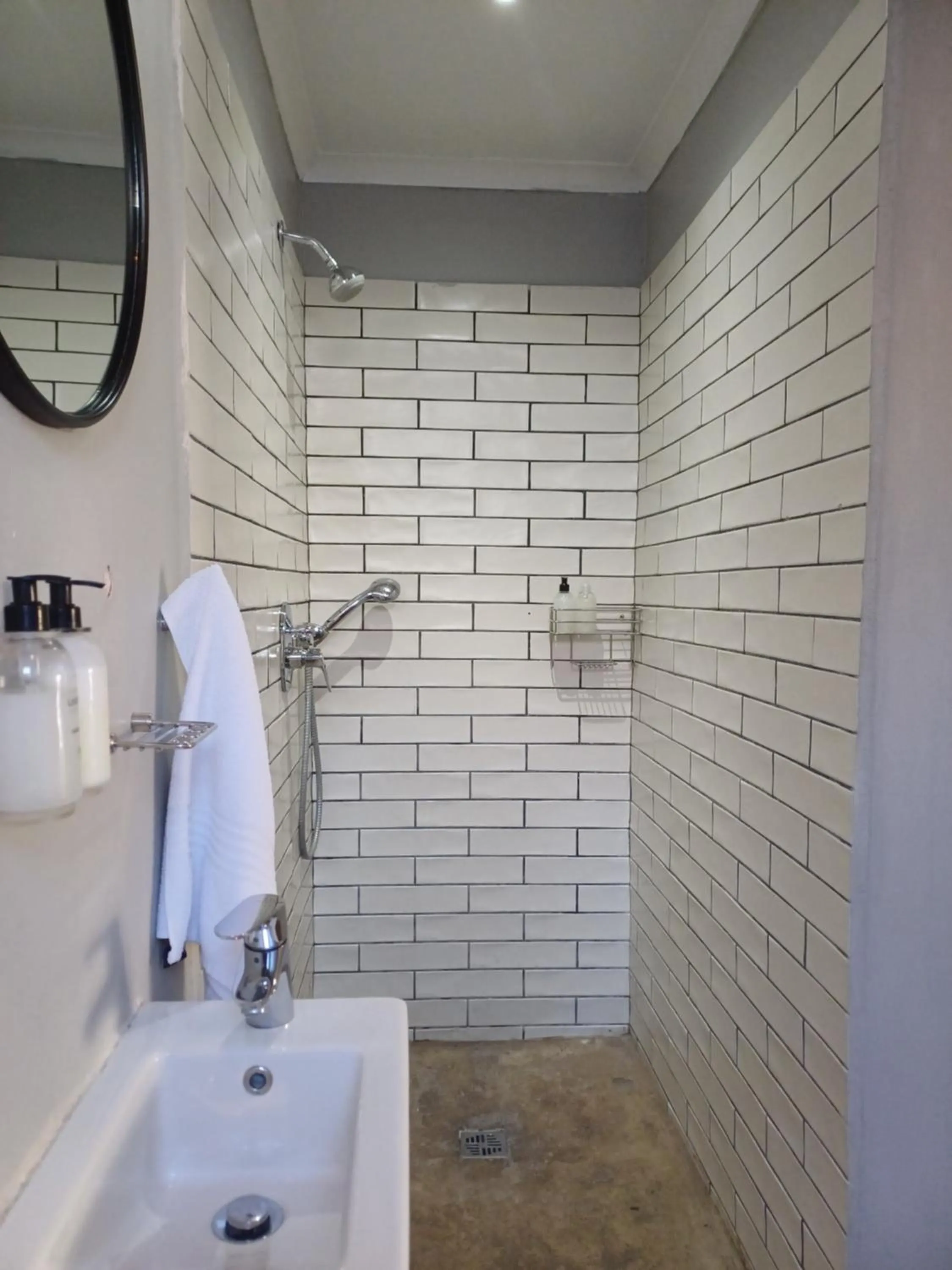 Loddey`s Guest House - by Beach Collection