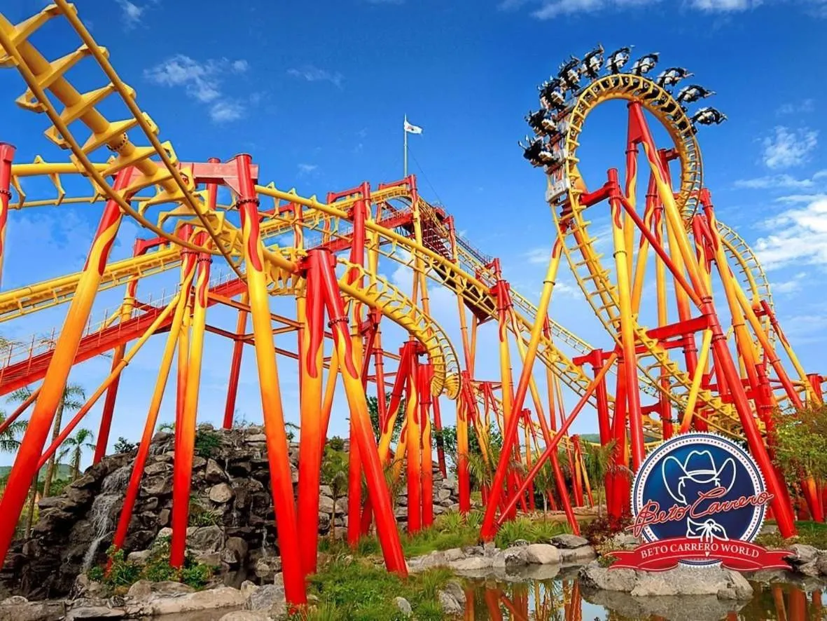 Children play ground in Refúgio encantador em Piçarras
