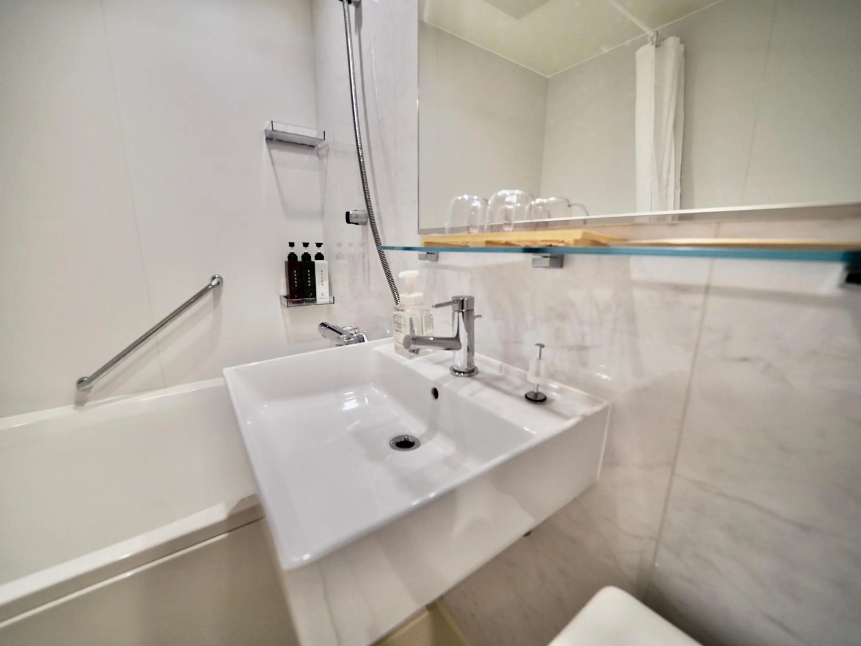 Shower in Hotel Ishigaki and Chikonkiya