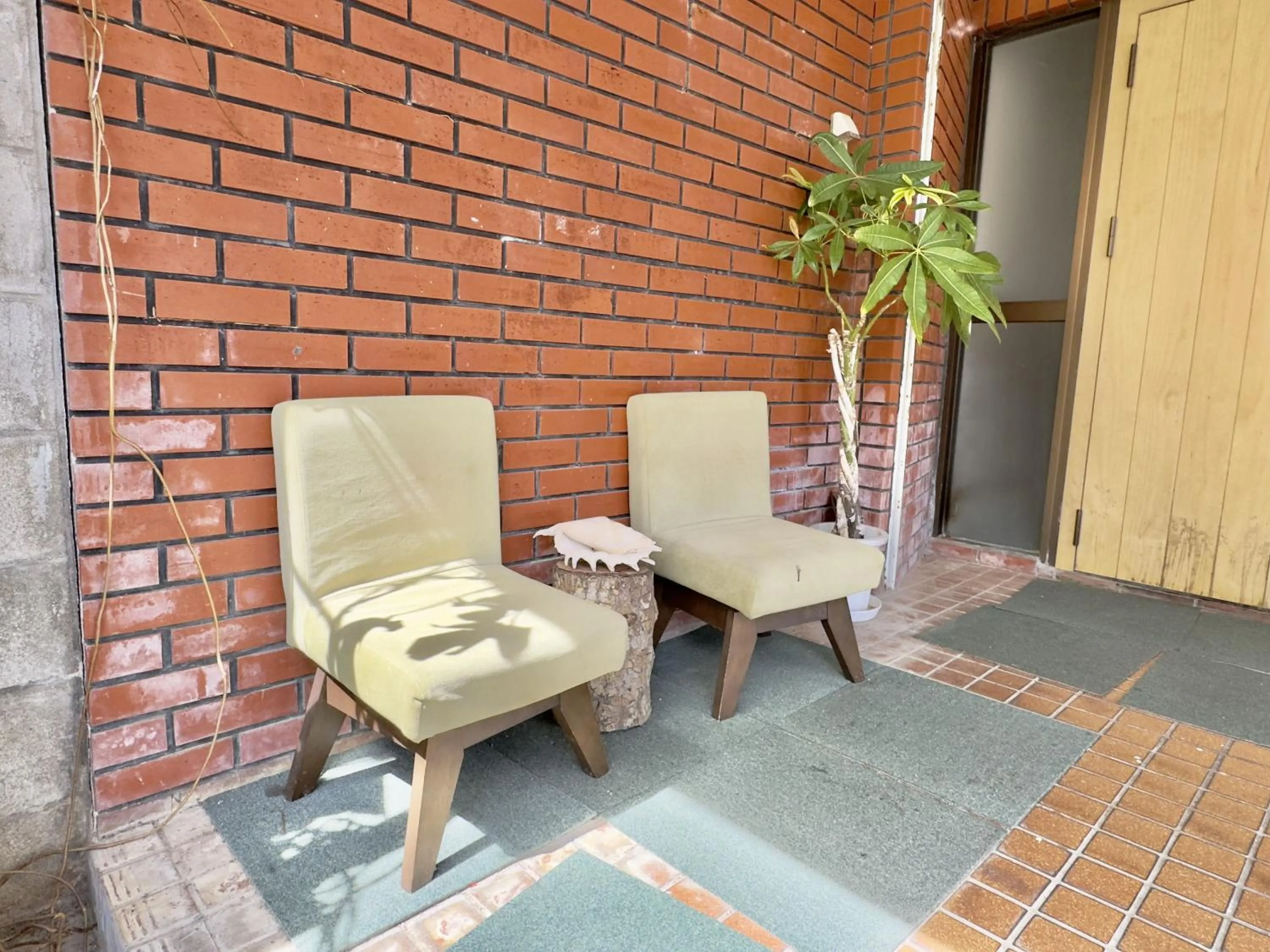 Seating area in Hotel Ishigaki and Chikonkiya