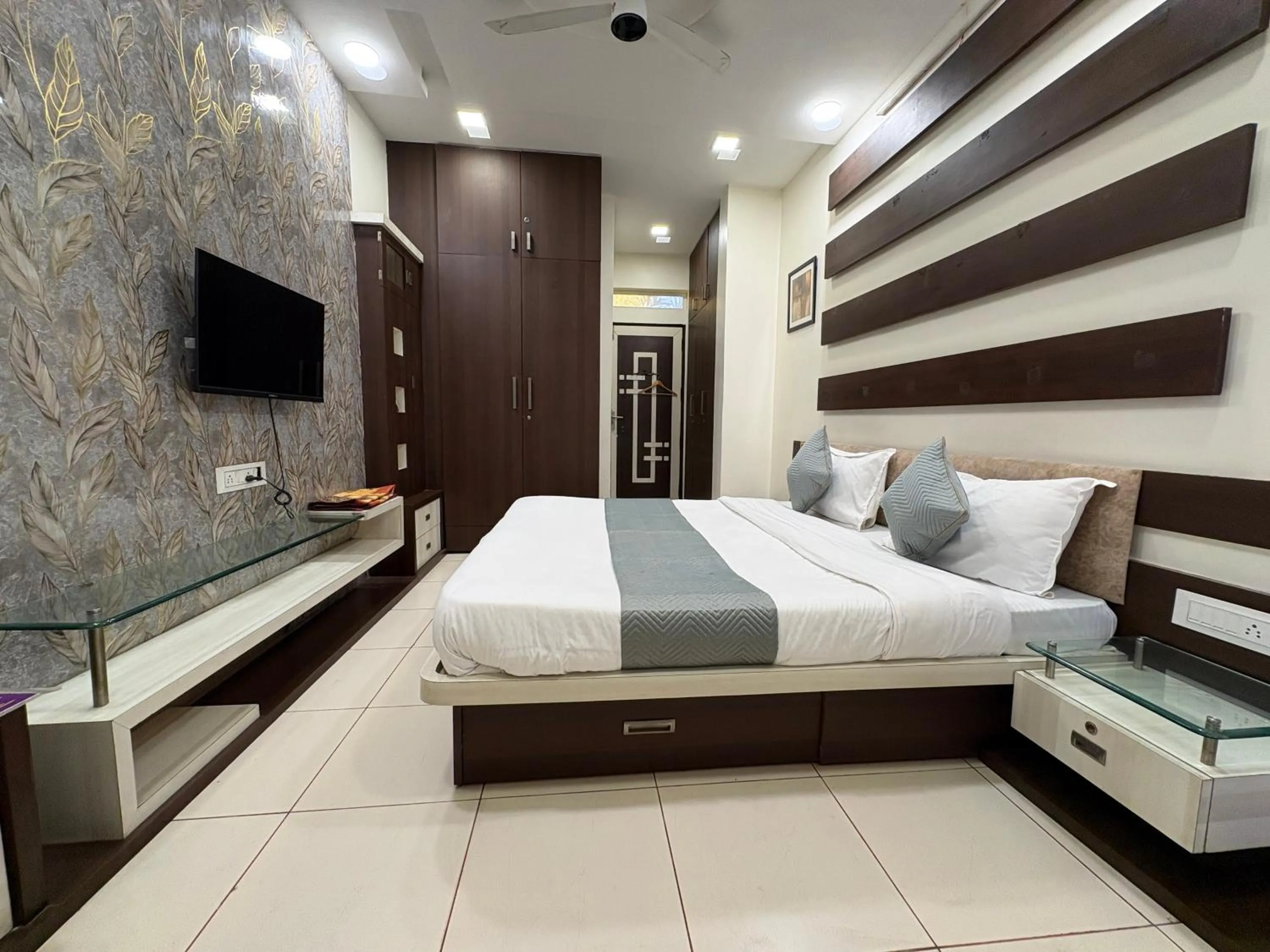 Bedroom, Bed in Hotel Anantshree Inn Shree Mahakaleshwar Temple Ujjain