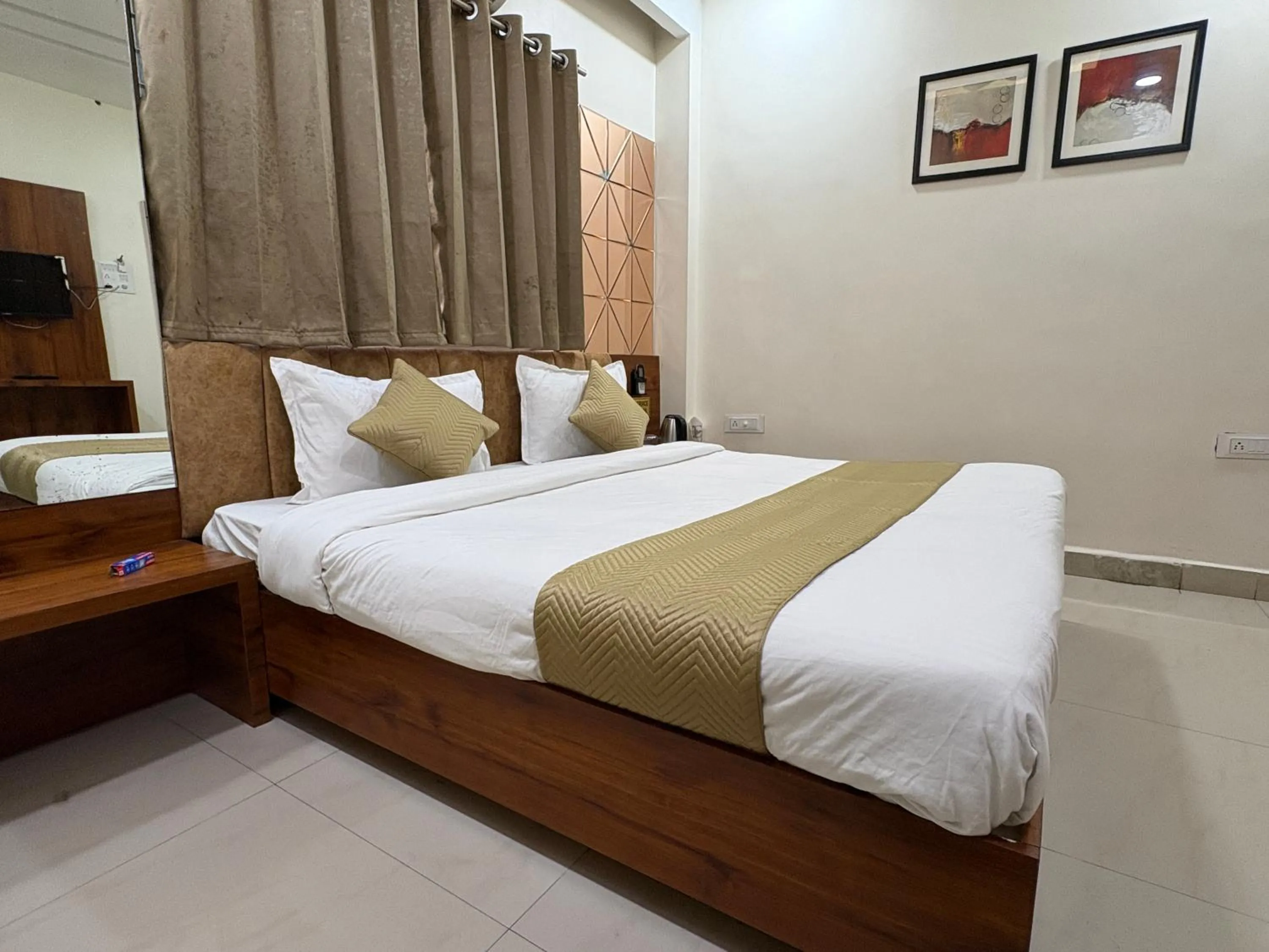 View (from property/room), Bed in Hotel Anantshree Inn Shree Mahakaleshwar Temple Ujjain