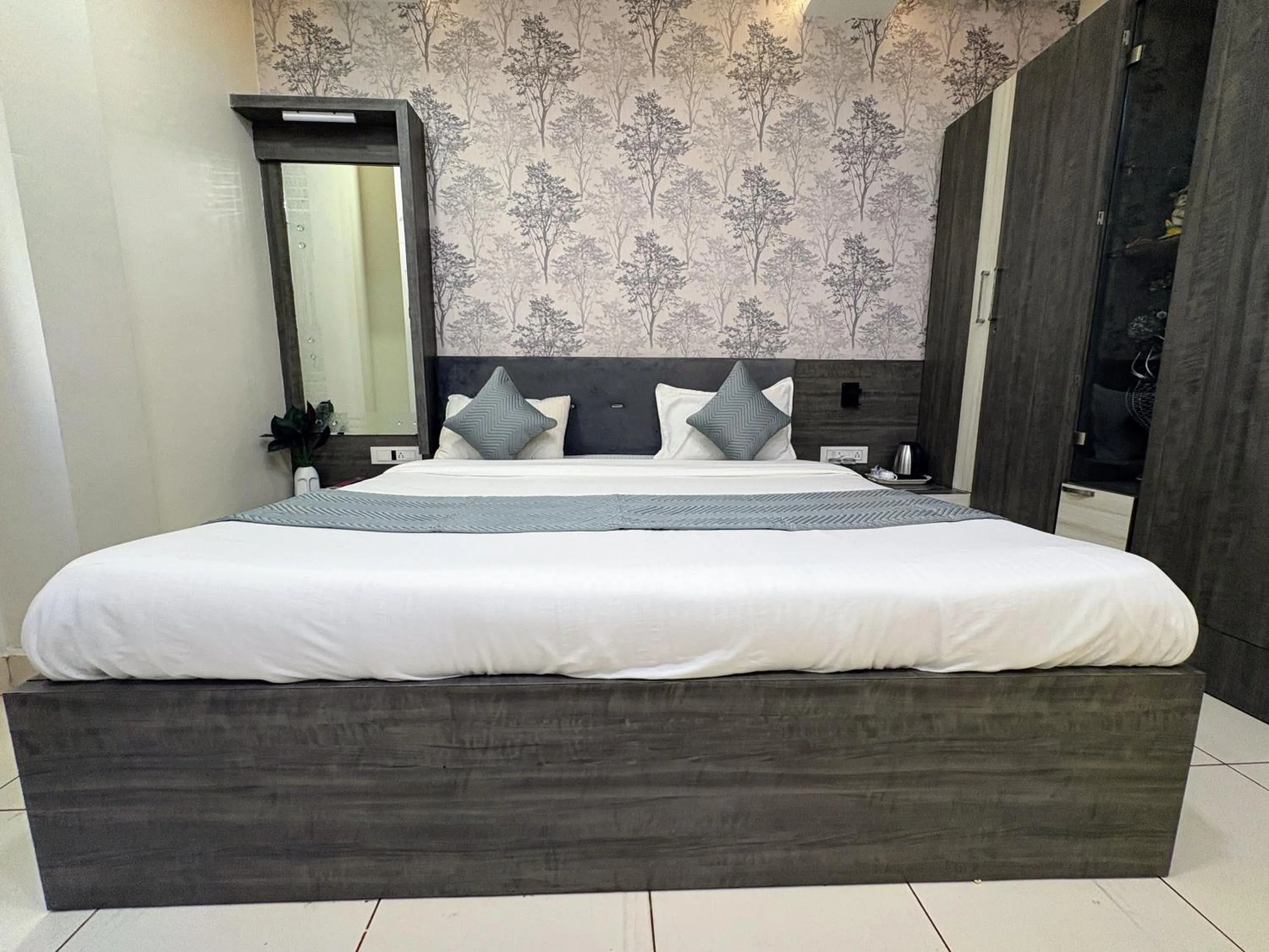 Bedroom, Bed in Hotel Anantshree Inn Shree Mahakaleshwar Temple Ujjain