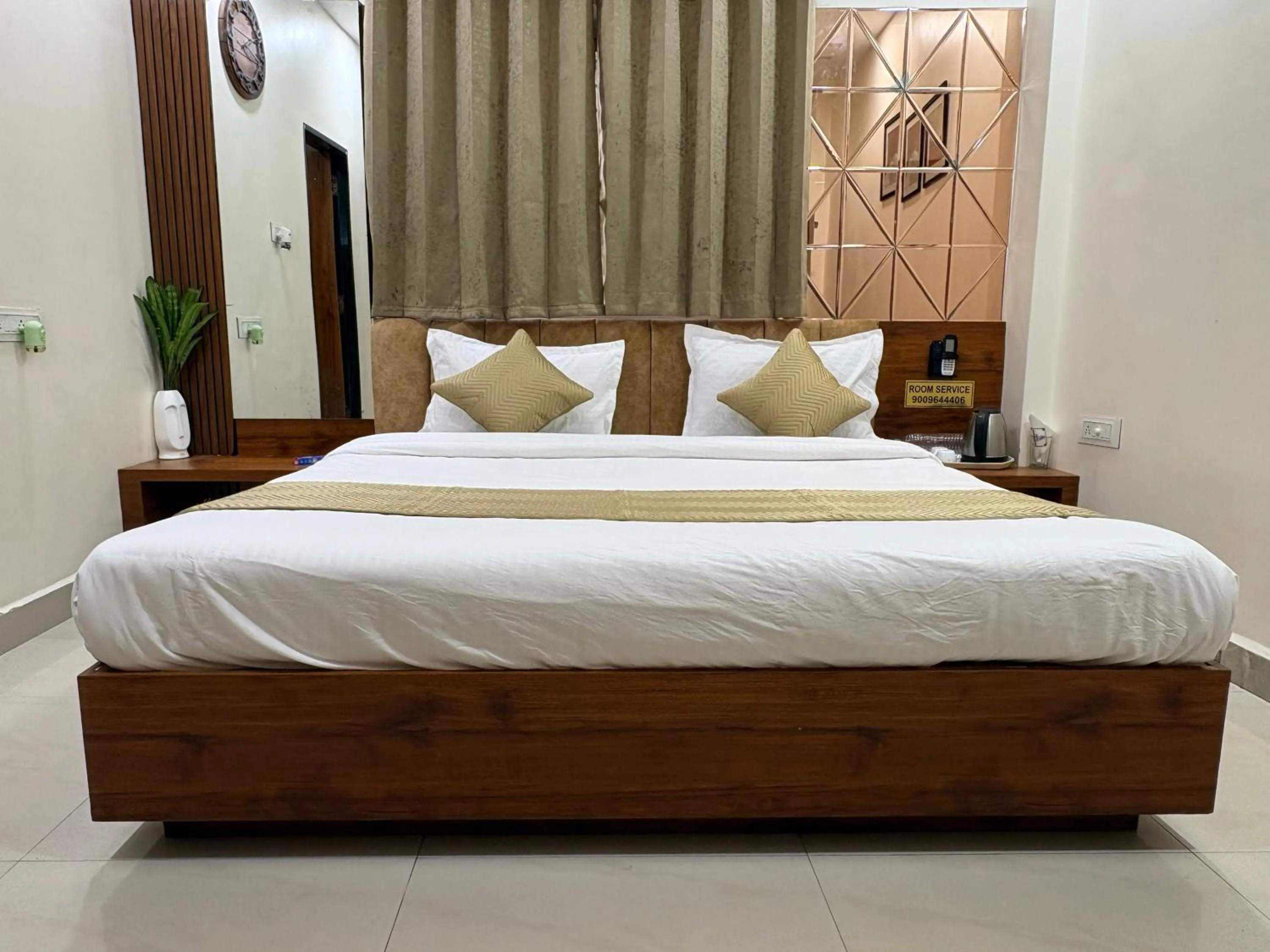 Bed in Hotel Anantshree Inn Shree Mahakaleshwar Temple Ujjain