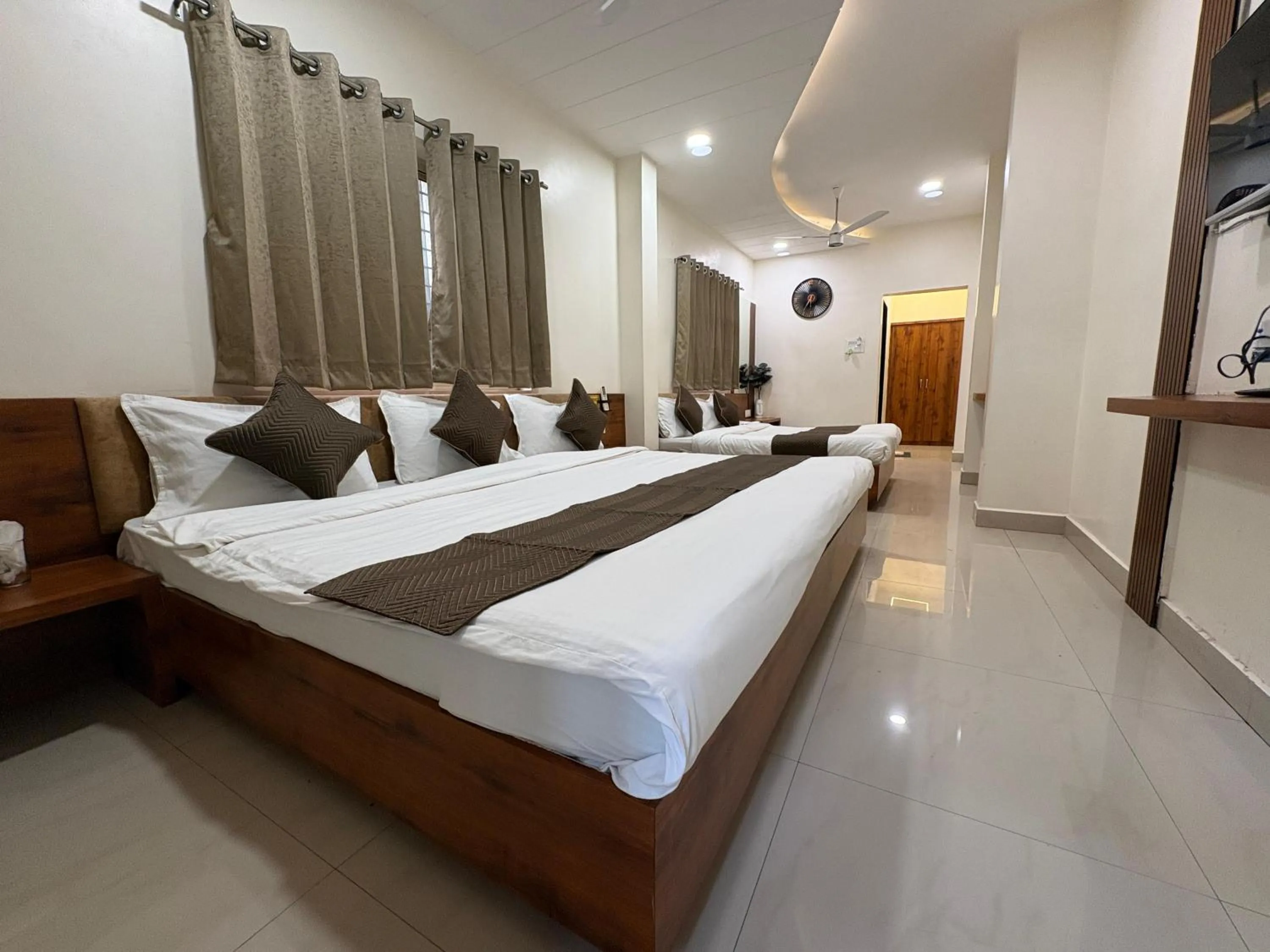 Bed in Hotel Anantshree Inn Shree Mahakaleshwar Temple Ujjain