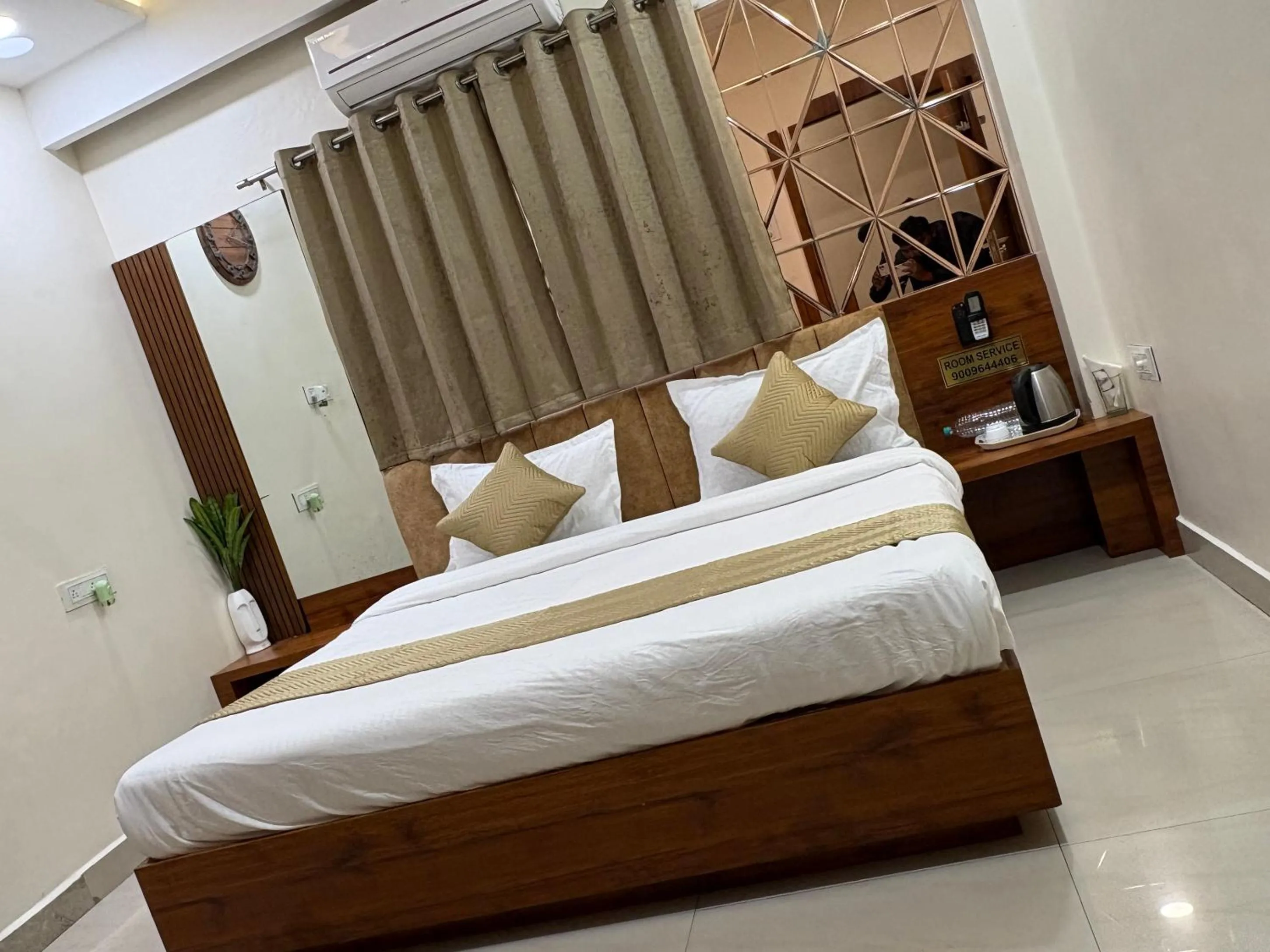 Bedroom, Bed in Hotel Anantshree Inn Shree Mahakaleshwar Temple Ujjain