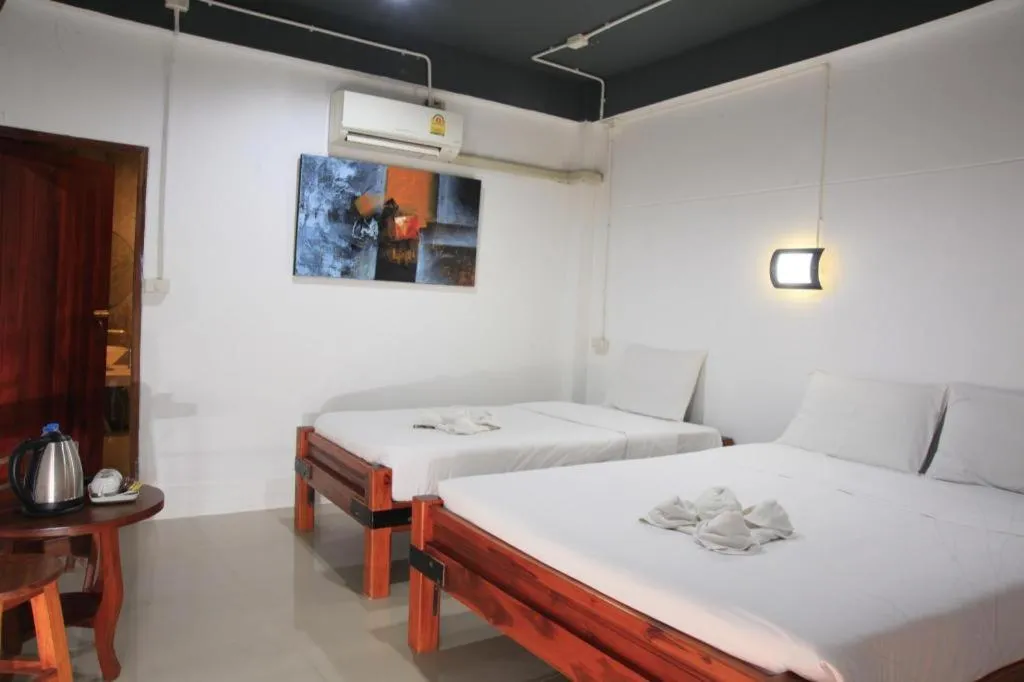 Bed in Hometel Hotel