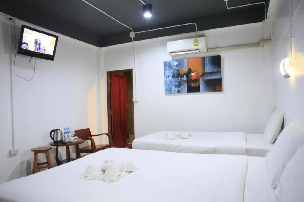 Bed in Hometel Hotel