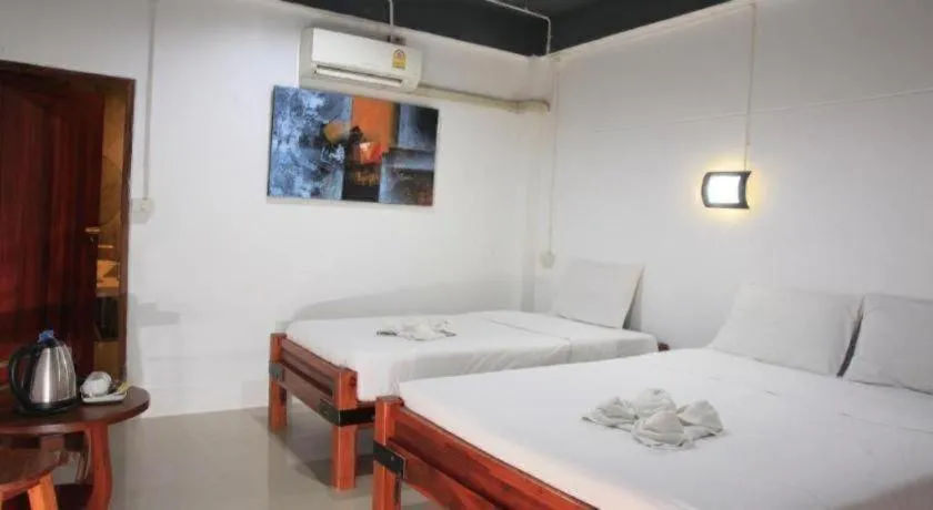 Bed in Hometel Hotel