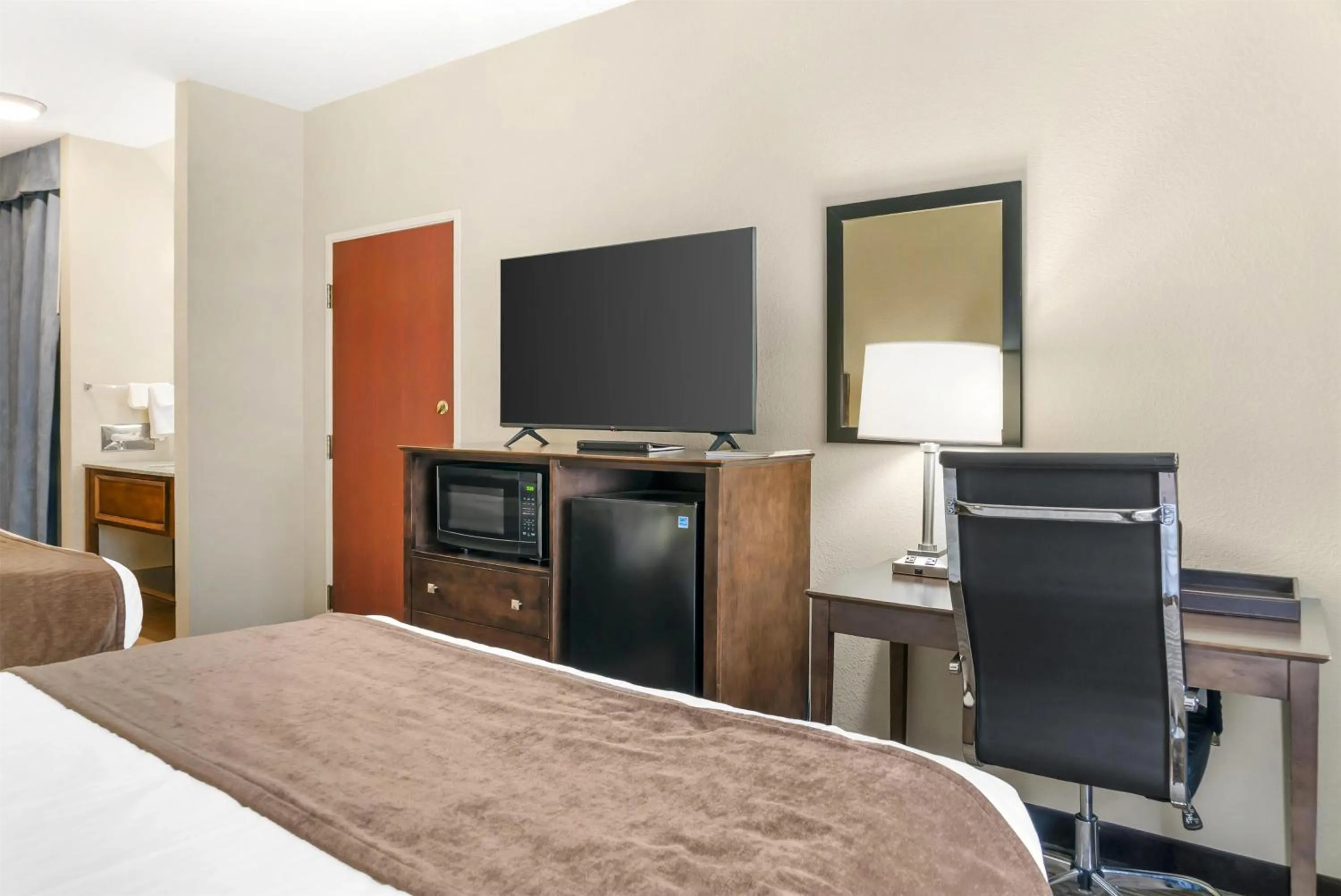 Bedroom, Bed in Best Western Port Huron Blue Water Bridge