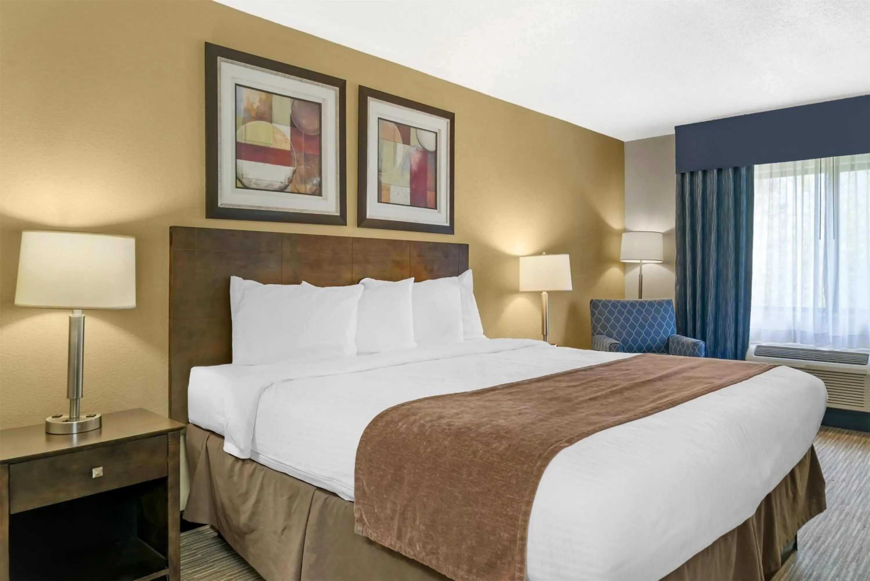 Bedroom, Bed in Best Western Port Huron Blue Water Bridge