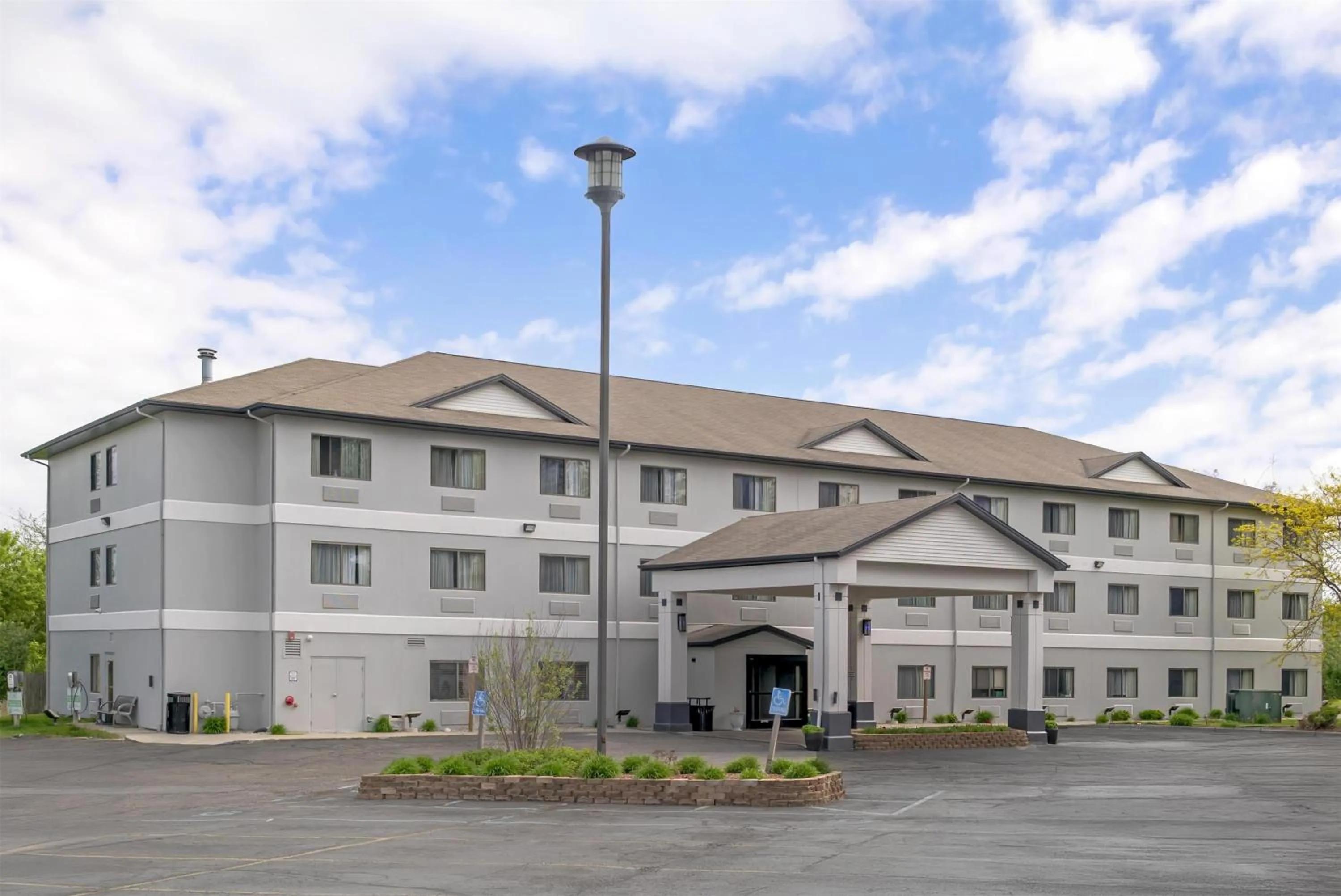 Property building in Best Western Port Huron Blue Water Bridge