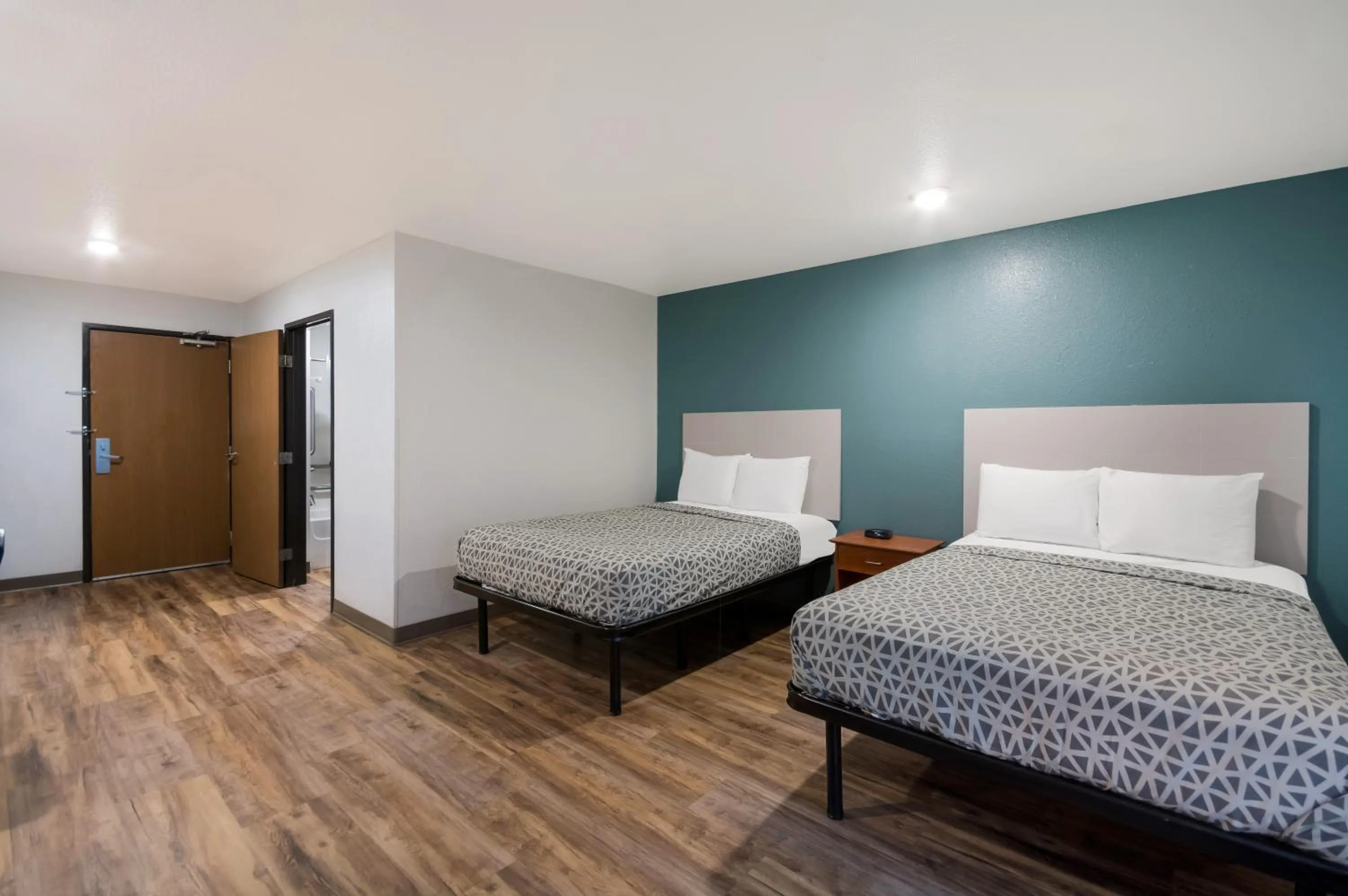 Bedroom, Bed in WoodSpring Suites Greenville Simpsonville