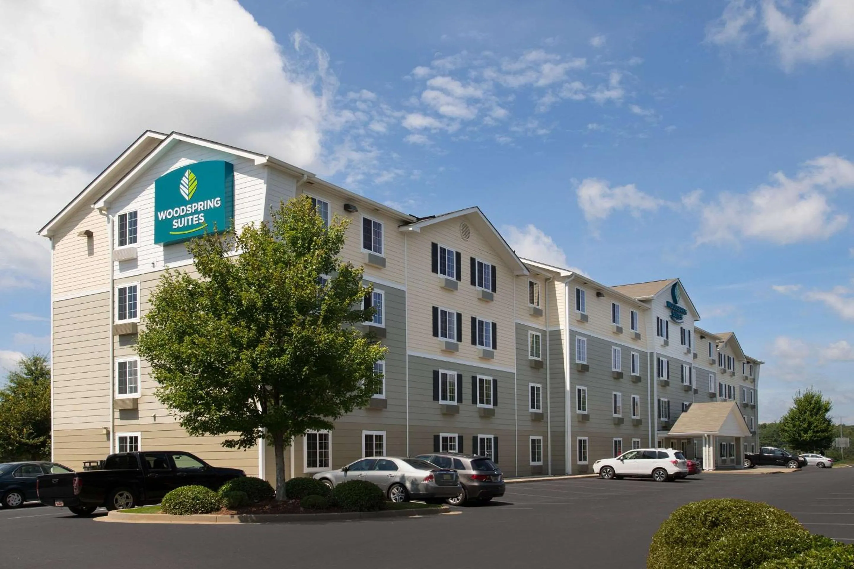 Property building in WoodSpring Suites Greenville Simpsonville