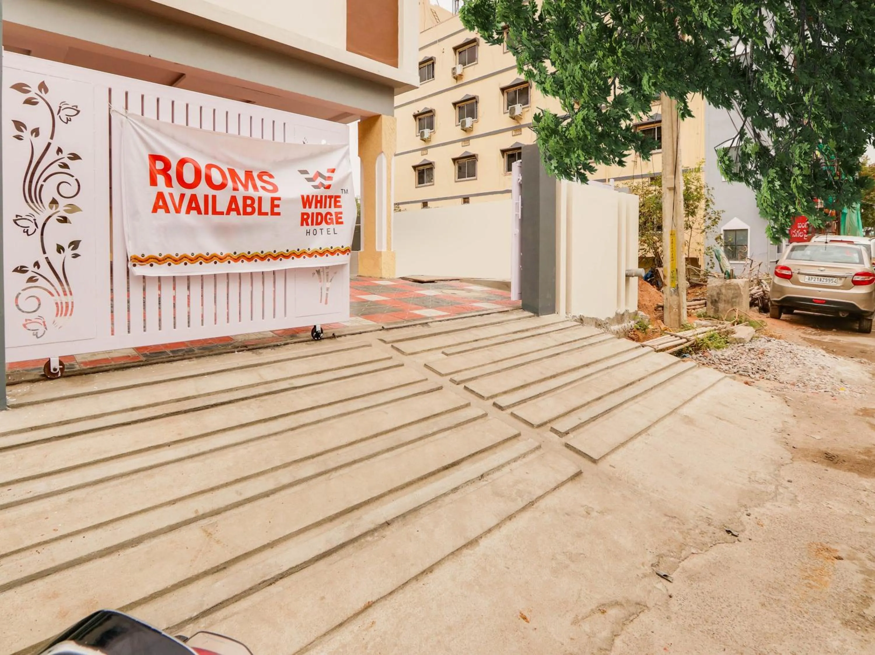 Facade/entrance in Super Collection O White Ridge Kamineni