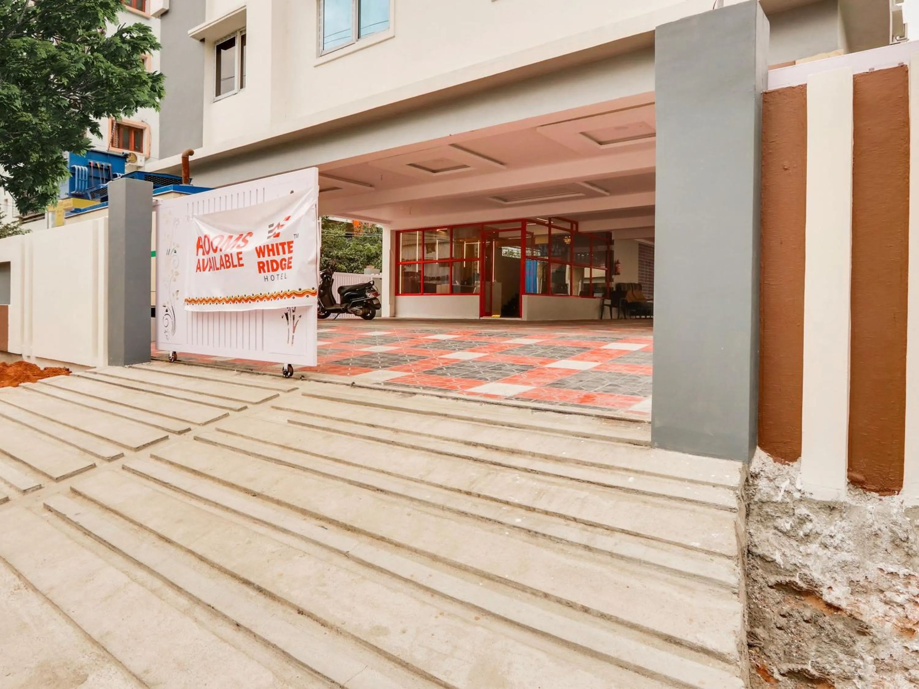 Facade/entrance in Super Collection O White Ridge Kamineni