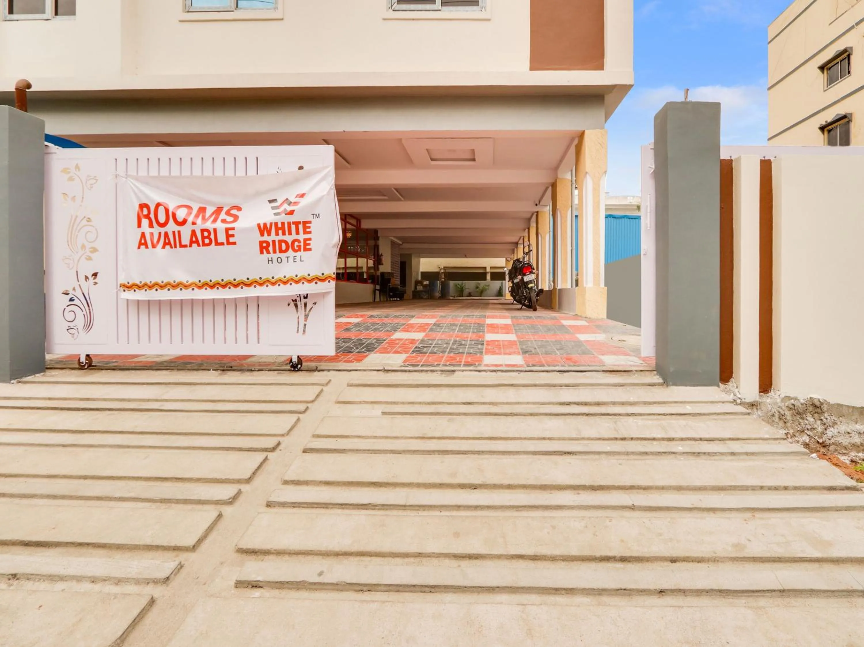 Facade/entrance in Super Collection O White Ridge Kamineni