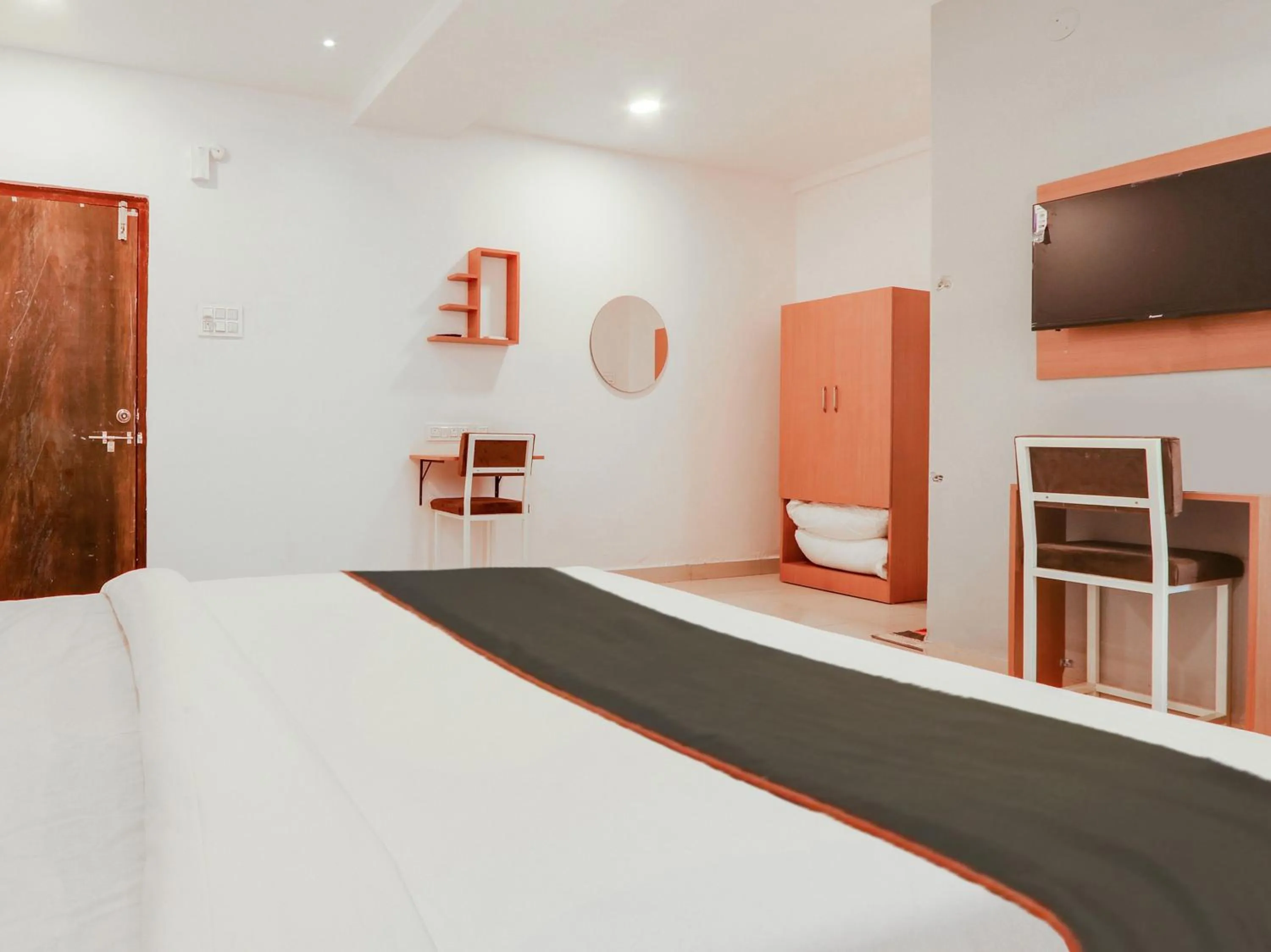 Bedroom, Bed in Super Collection O White Ridge Kamineni