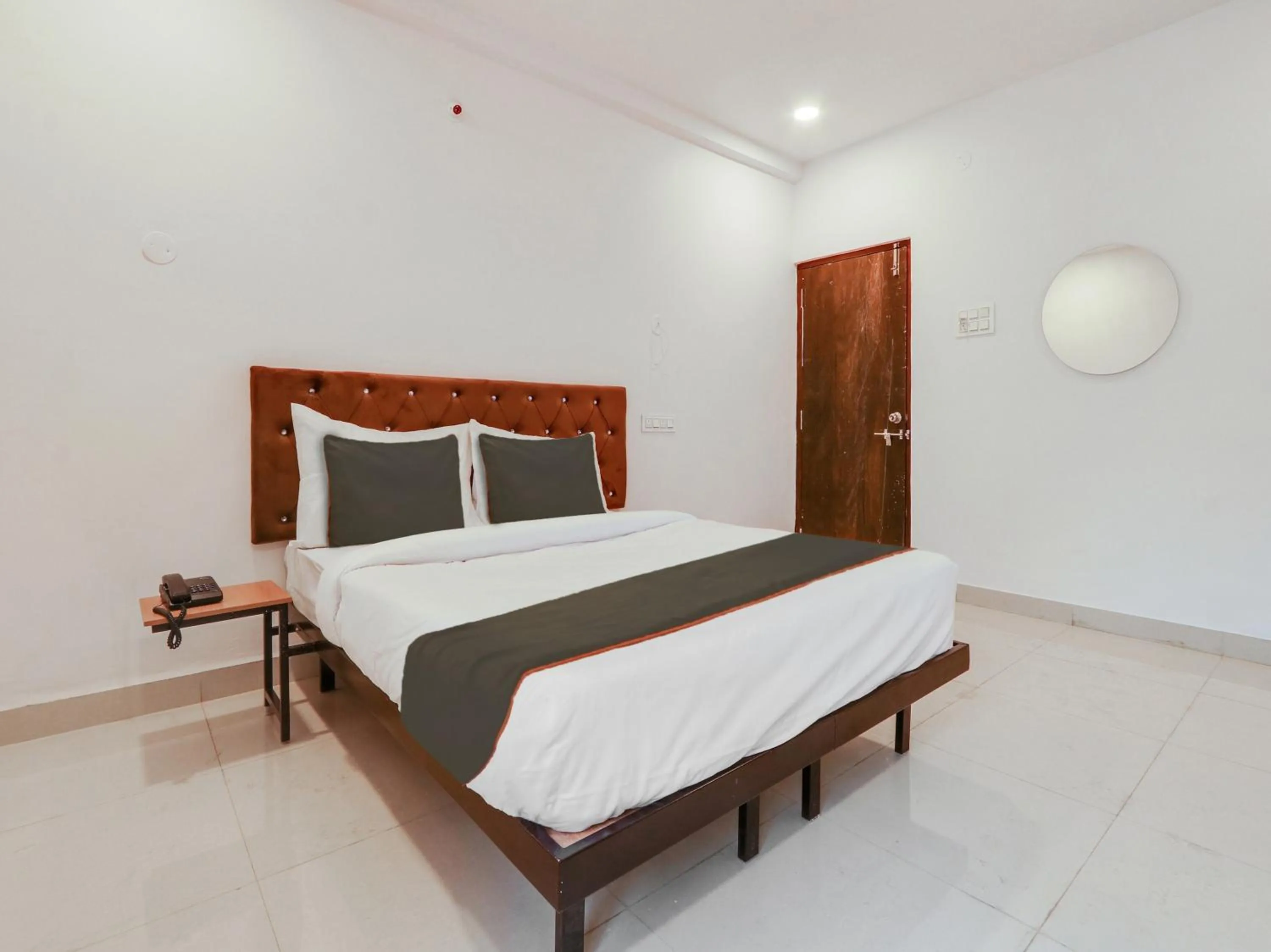 Bedroom, Bed in Super Collection O White Ridge Kamineni