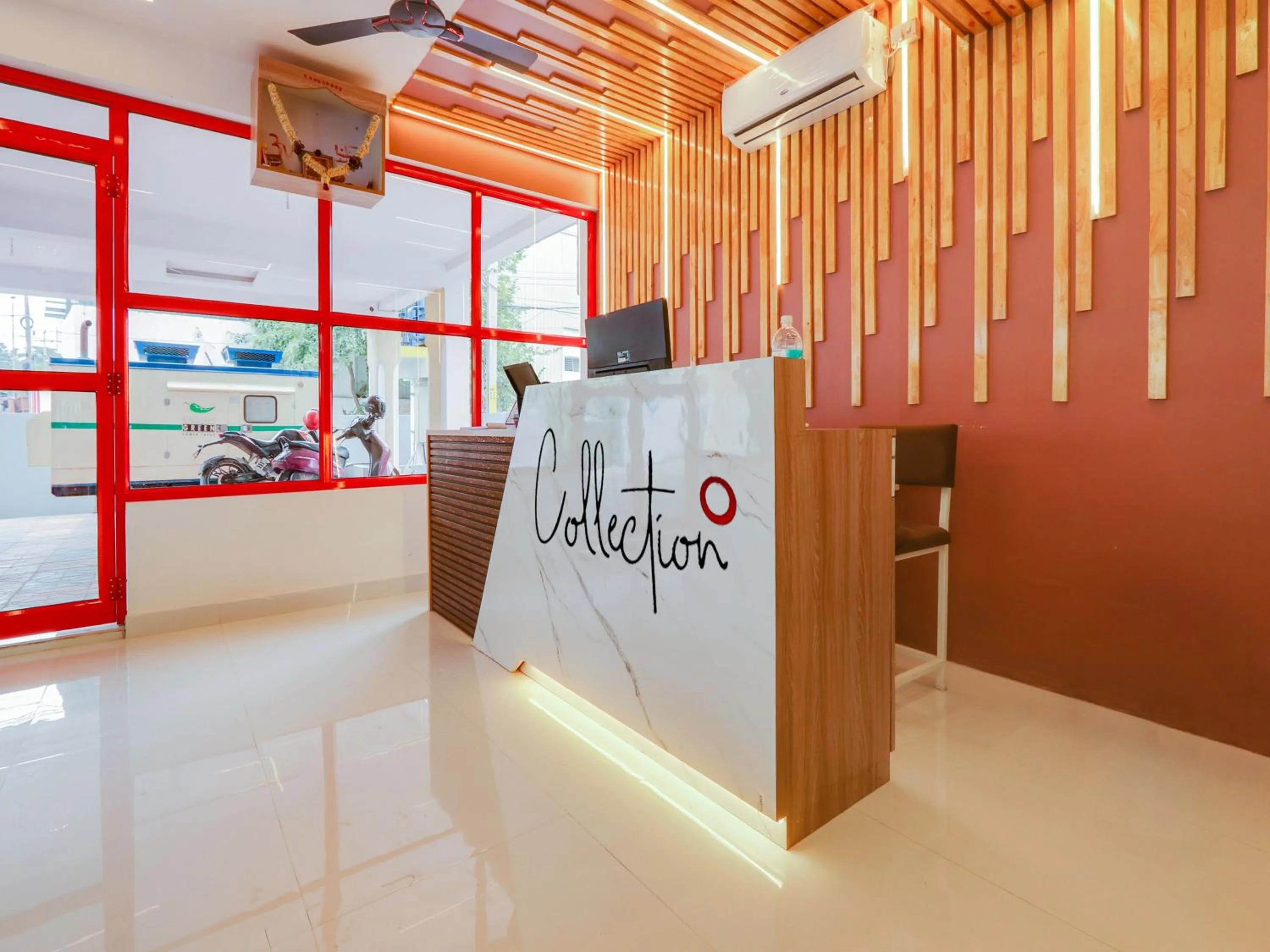 Lobby or reception in Super Collection O White Ridge Kamineni
