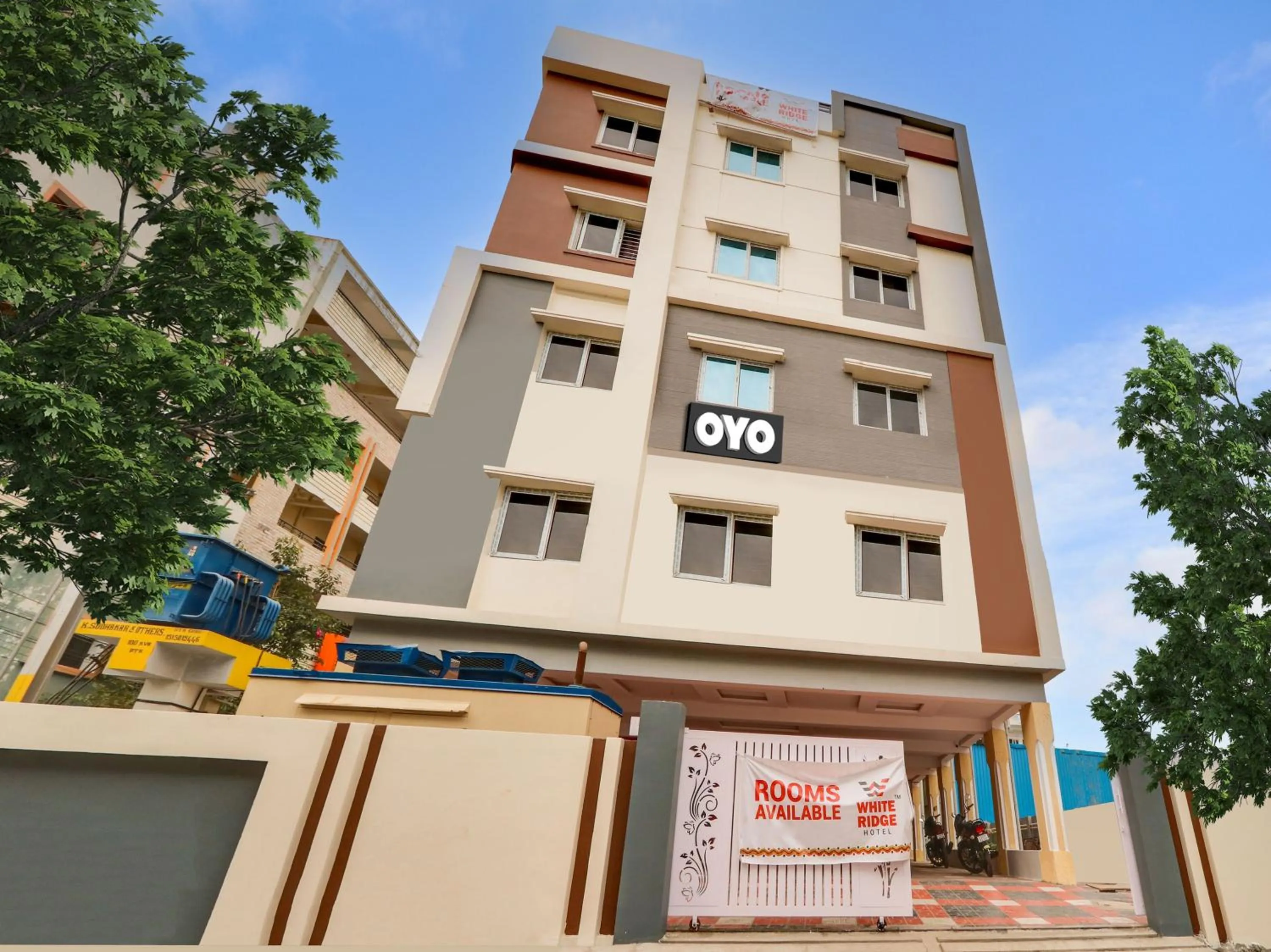 Facade/entrance in Super Collection O White Ridge Kamineni